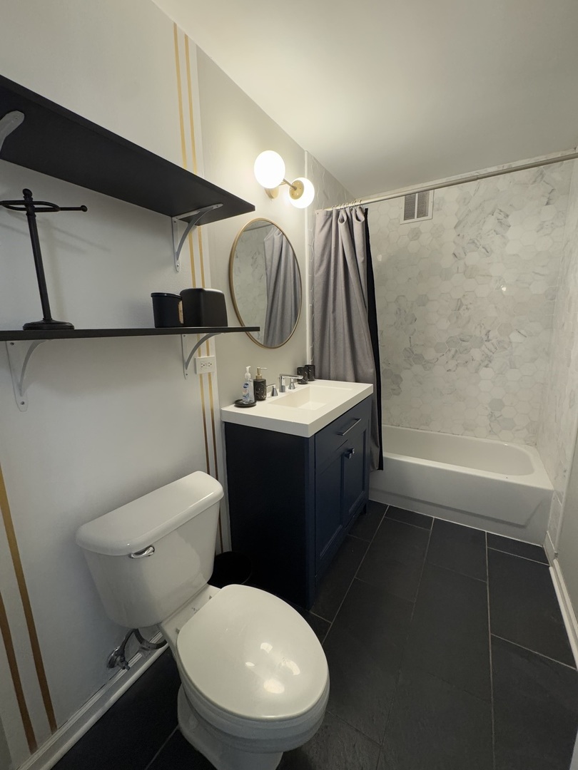 2 E ERIE Street Unit: 3710
