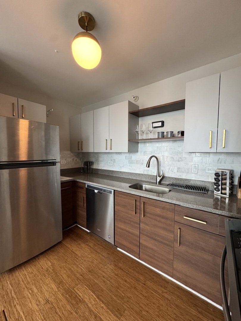 2 E ERIE Street Unit: 3710