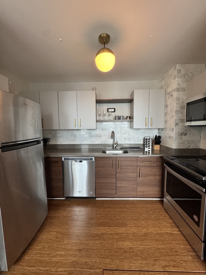 2 E ERIE Street Unit: 3710