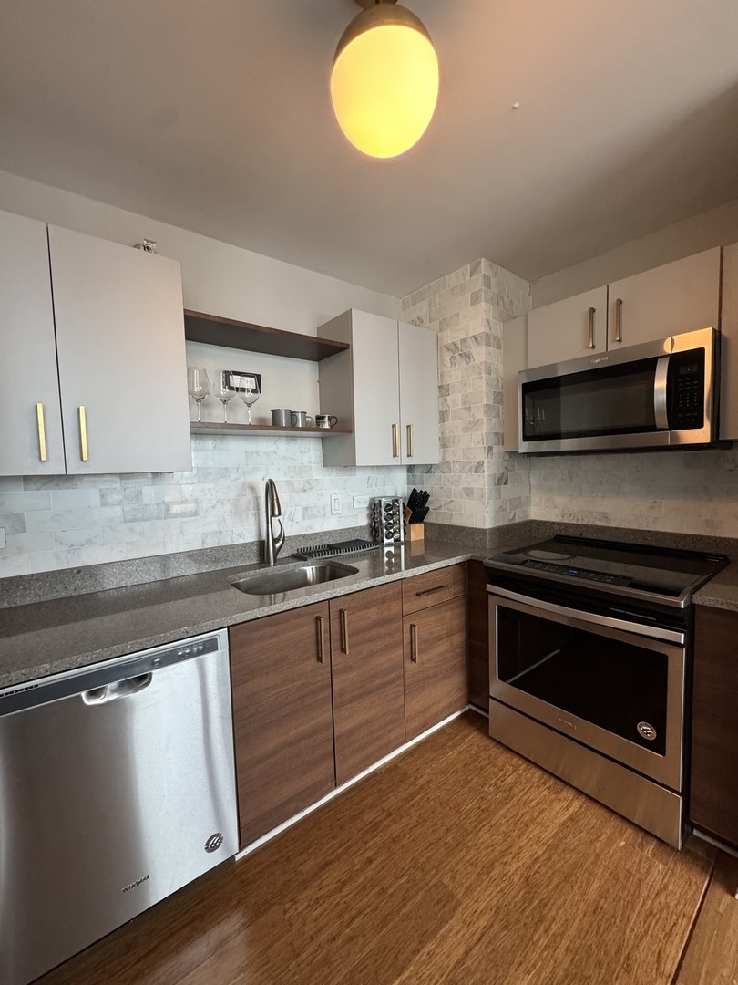 2 E ERIE Street Unit: 3710