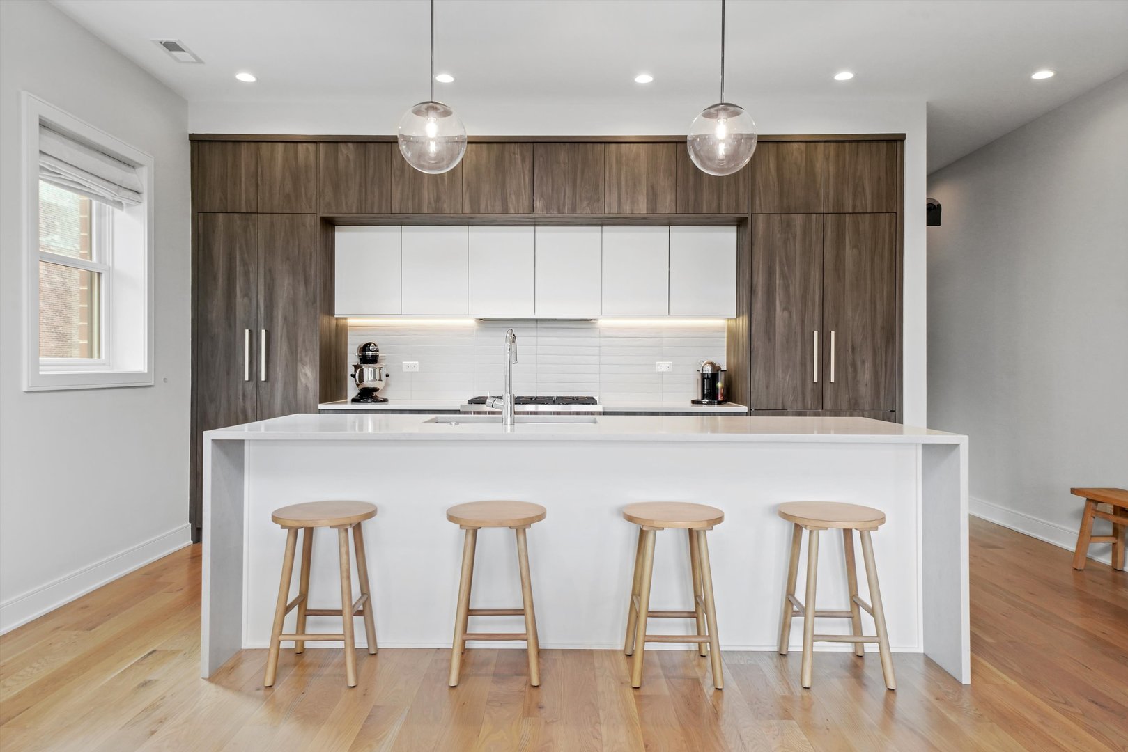 1211 W Belmont Avenue Unit: 2E