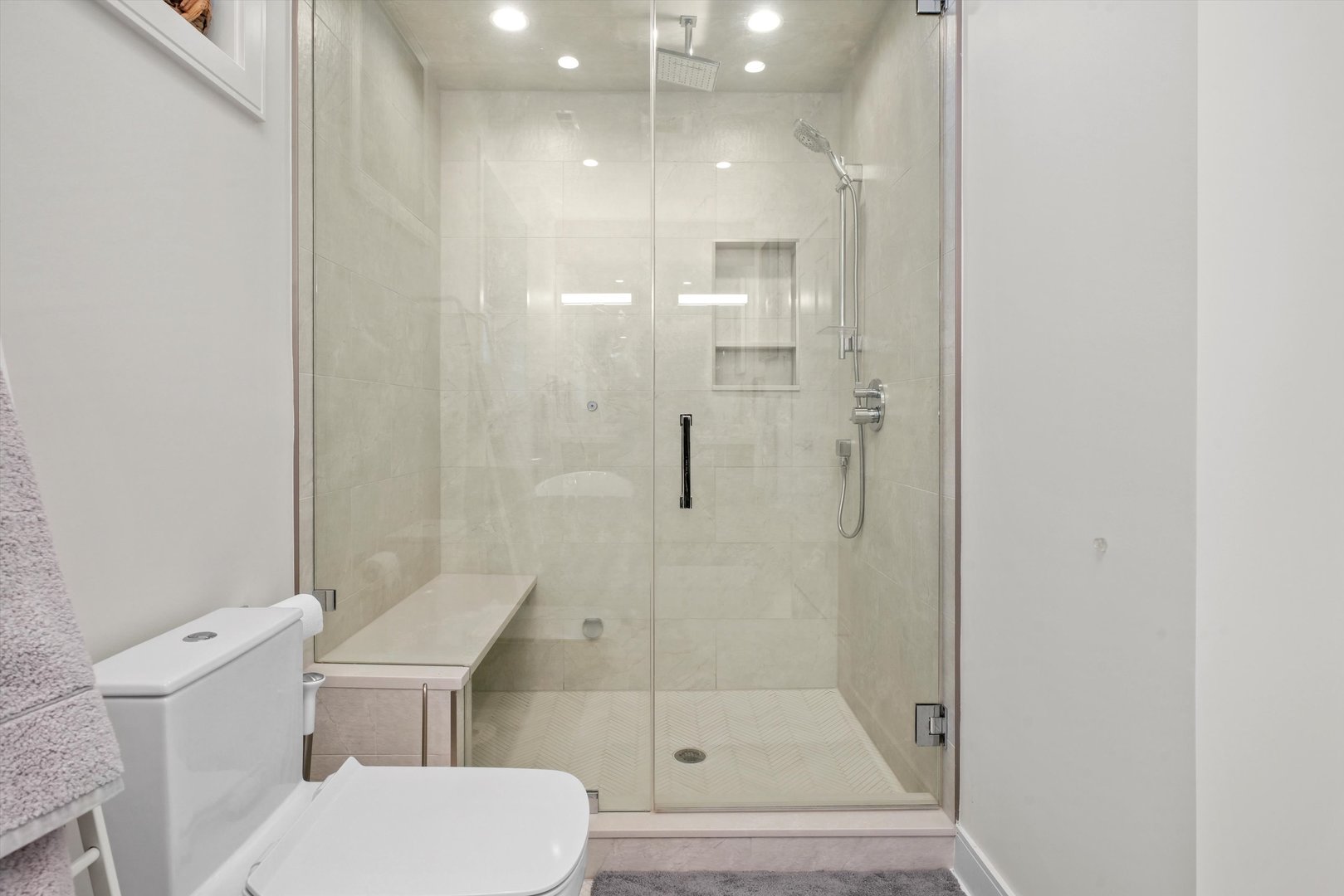 1211 W Belmont Avenue Unit: 2E