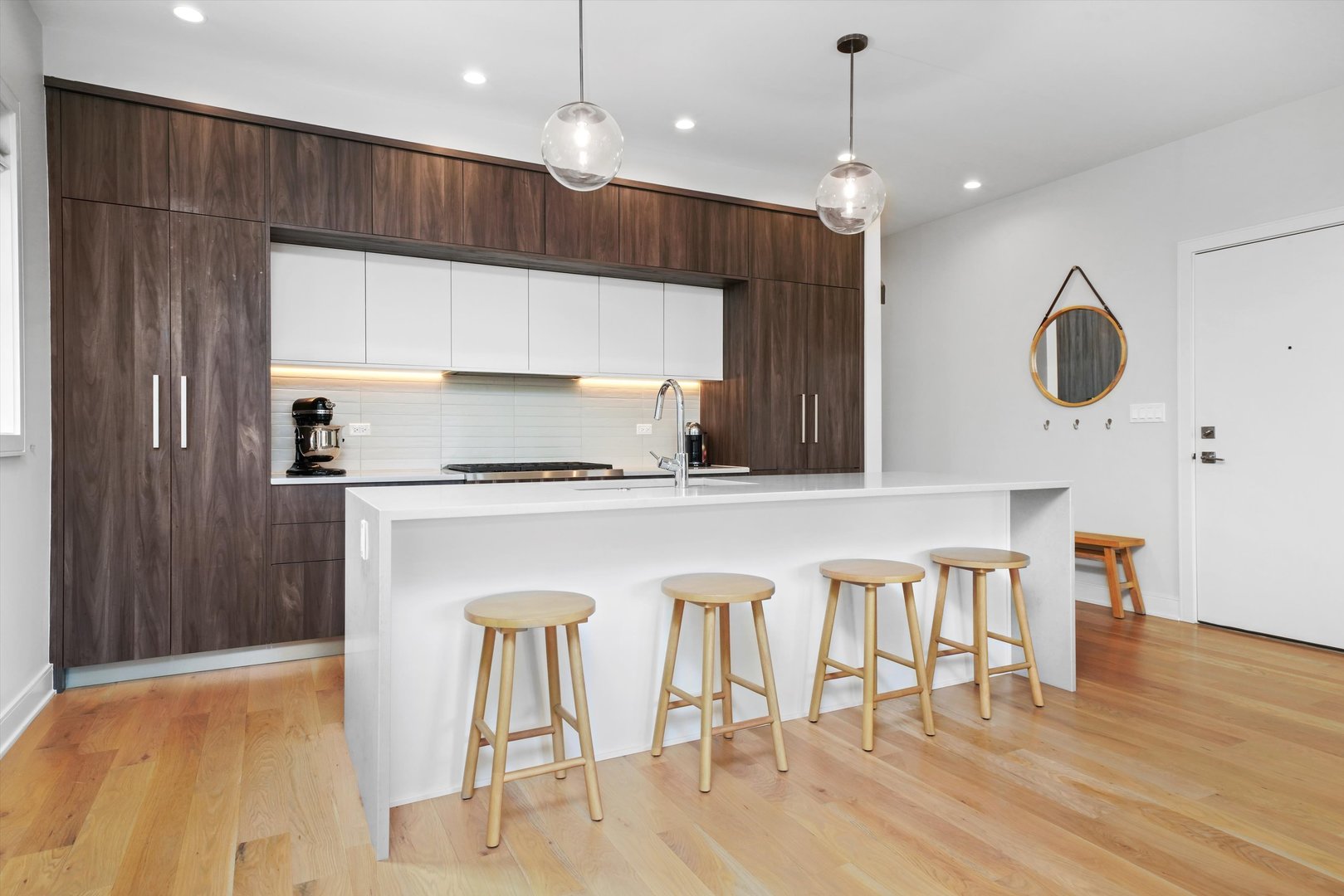 1211 W Belmont Avenue Unit: 2E