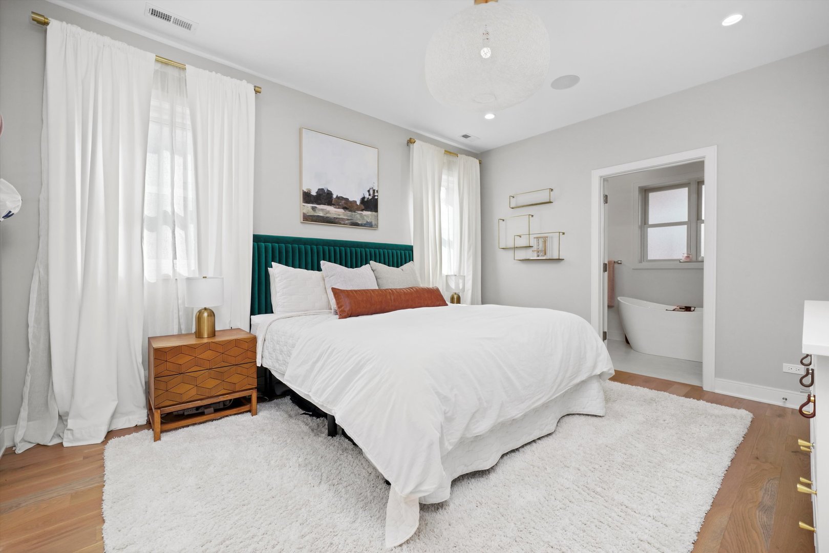1211 W Belmont Avenue Unit: 2E