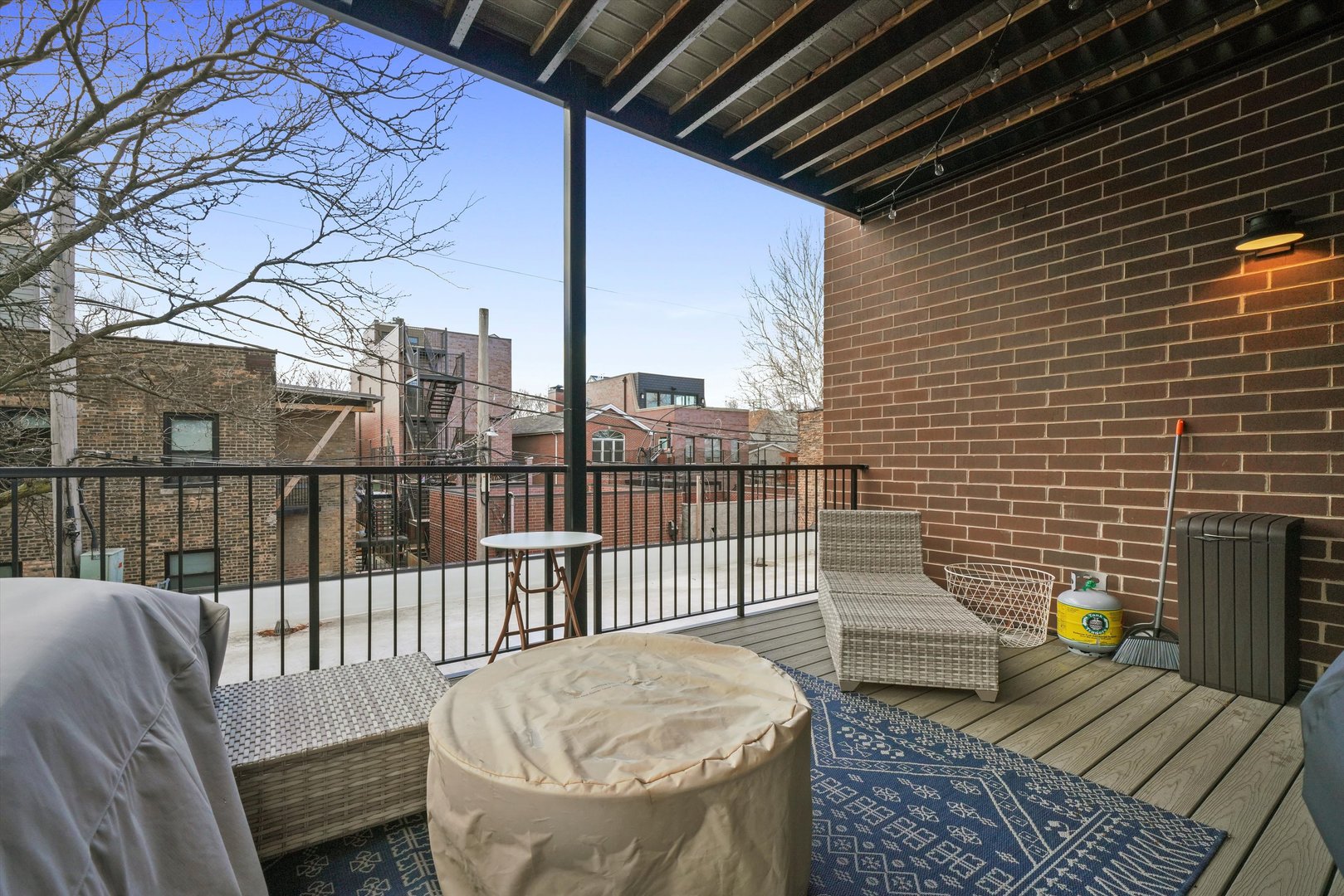1211 W Belmont Avenue Unit: 2E