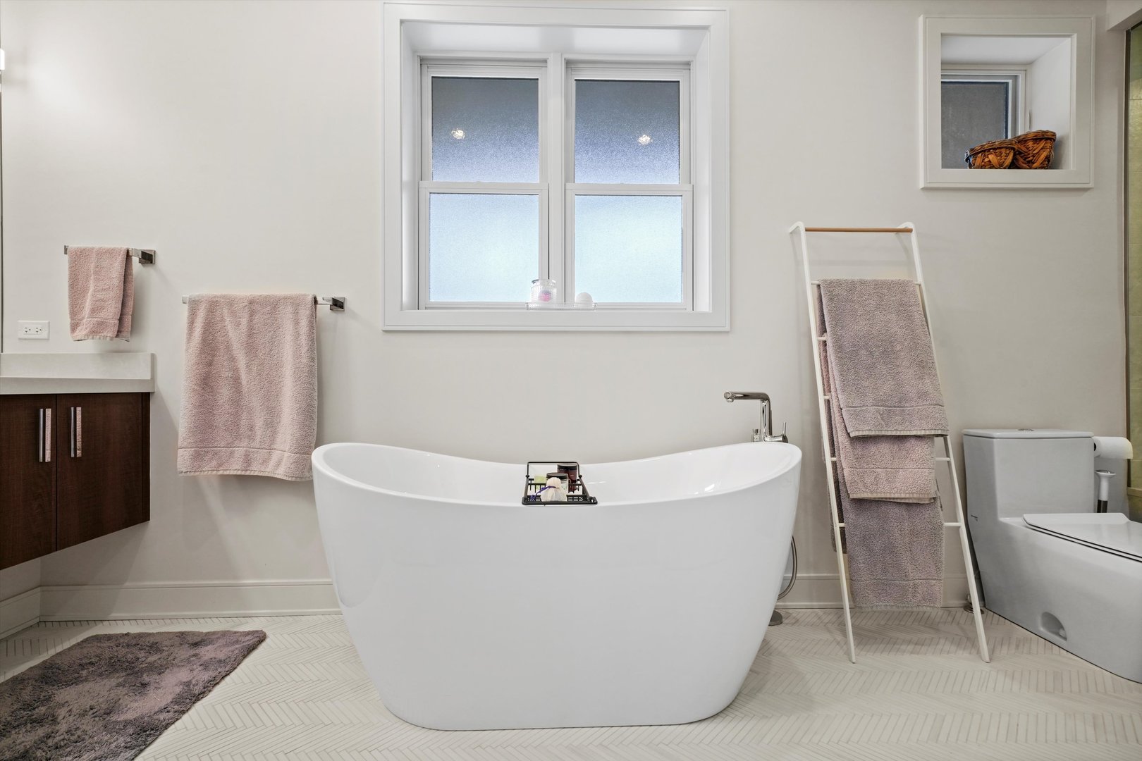 1211 W Belmont Avenue Unit: 2E