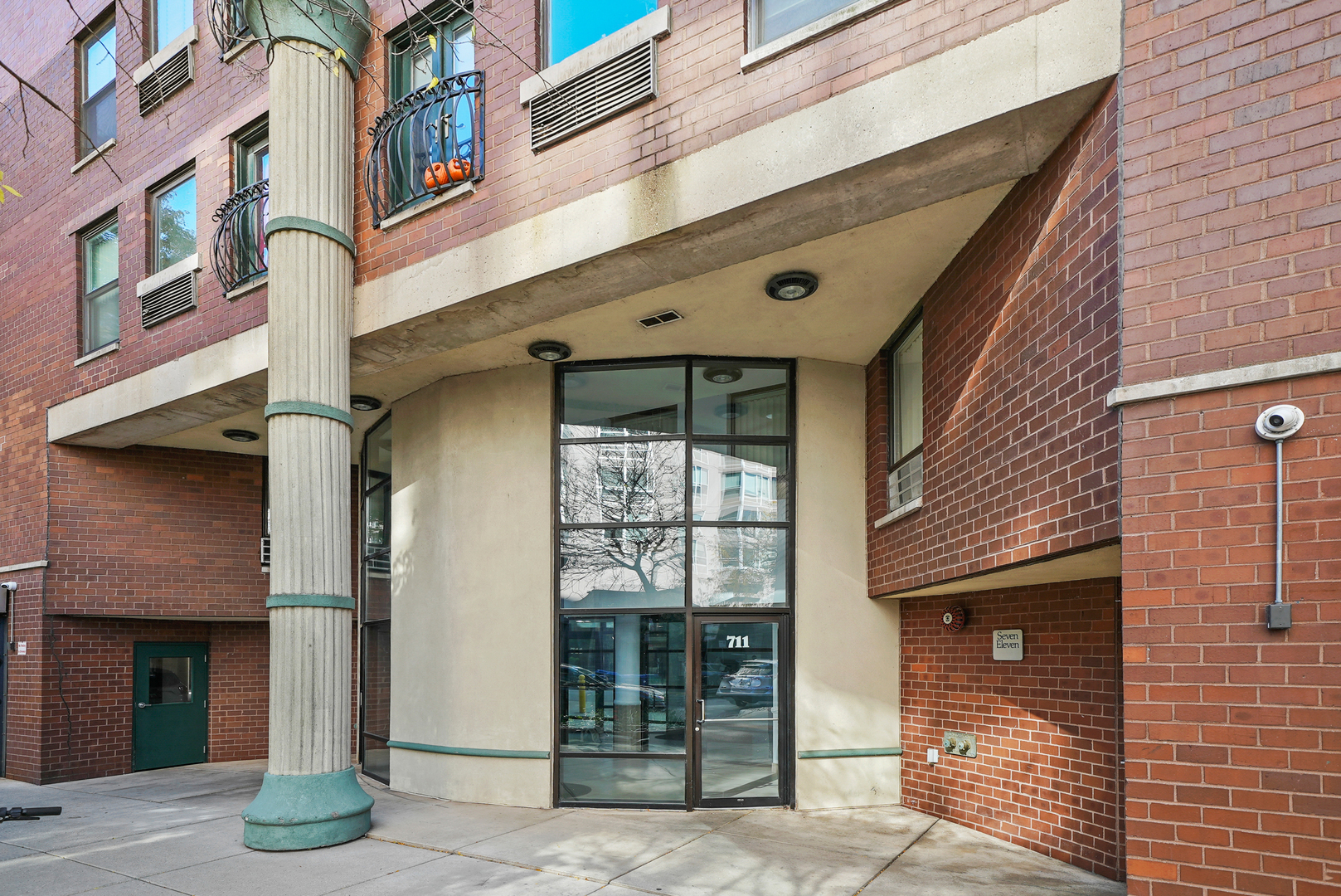 711 W Gordon Terrace Unit: 812