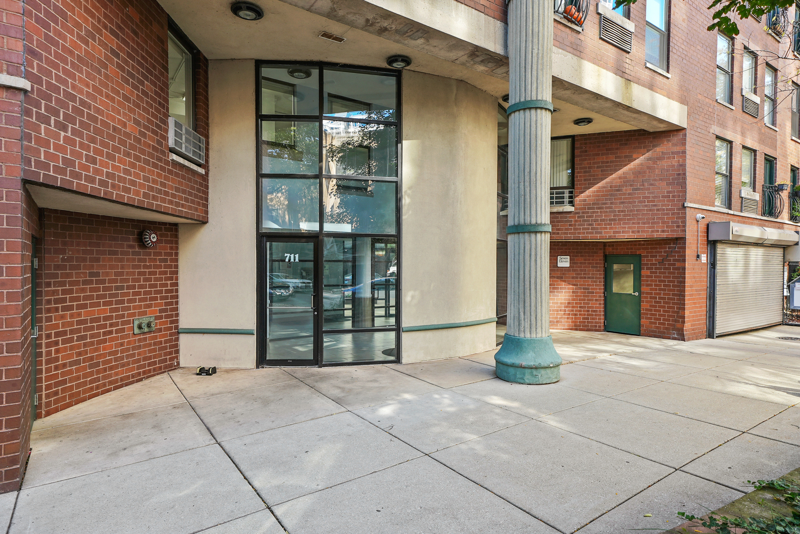 711 W Gordon Terrace Unit: 812