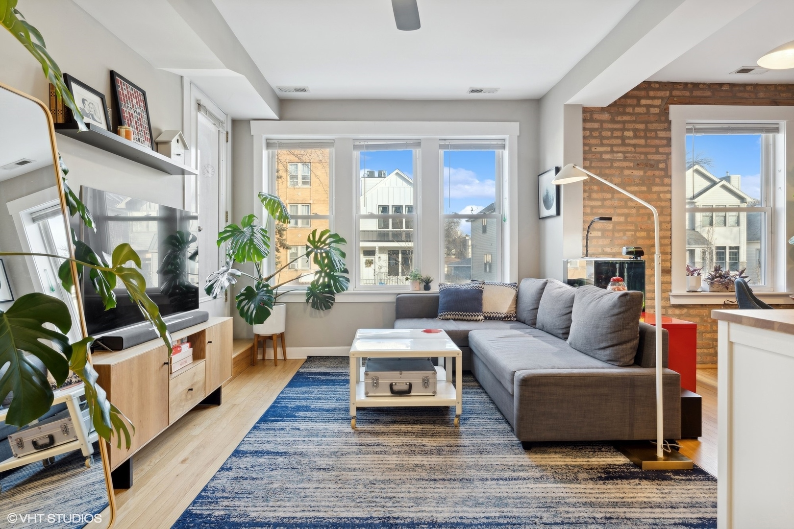 4054 N Albany Avenue Unit: 1