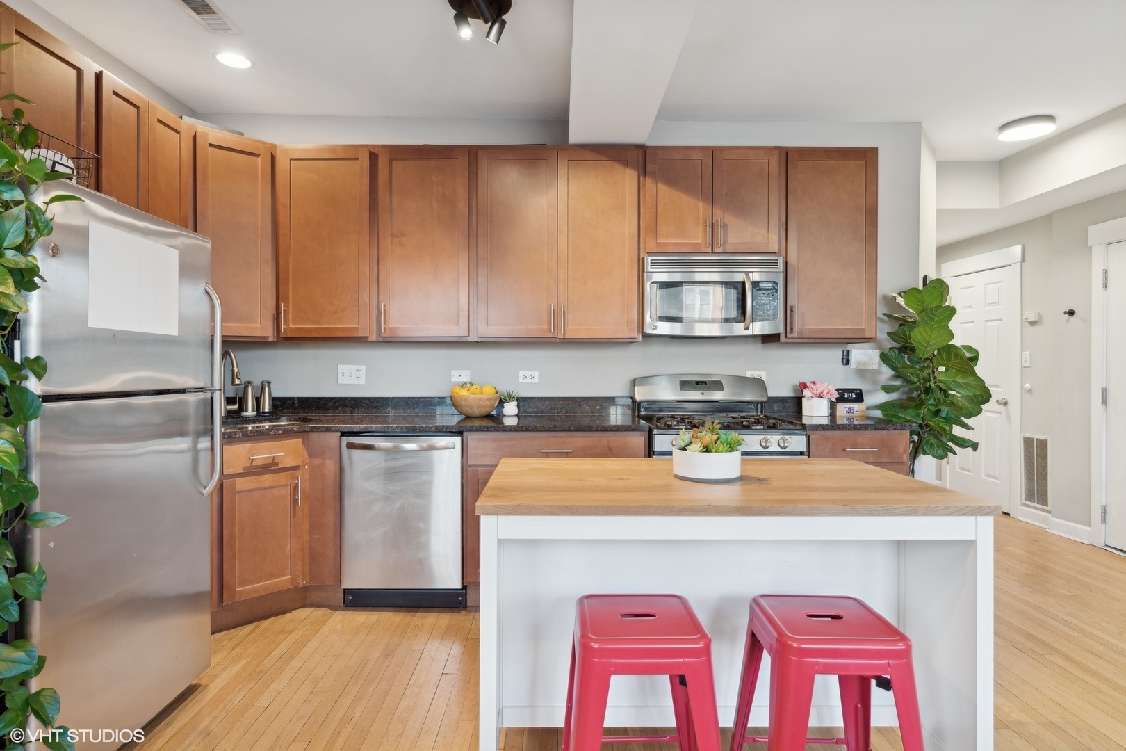 4054 N Albany Avenue Unit: 1