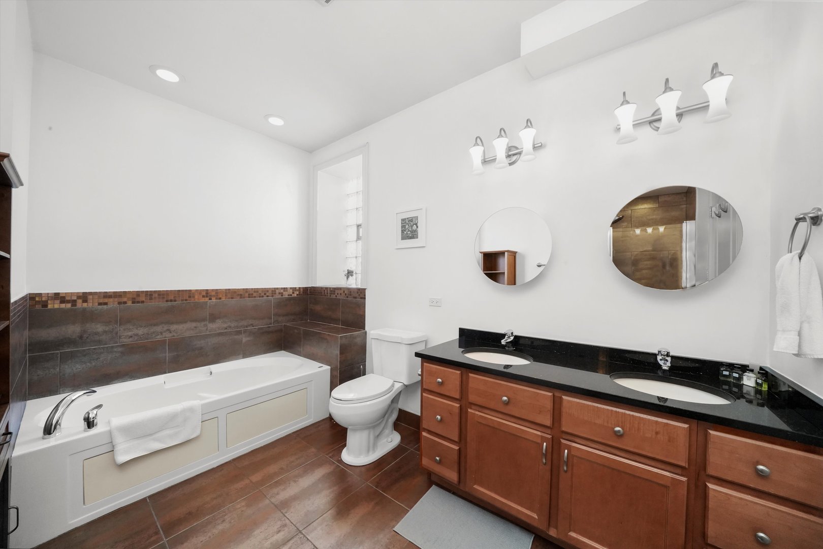 1064 N Milwaukee Avenue Unit: 3W