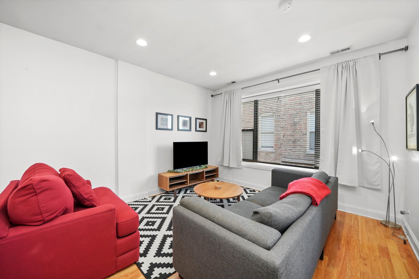 1064 N Milwaukee Avenue Unit: 3W