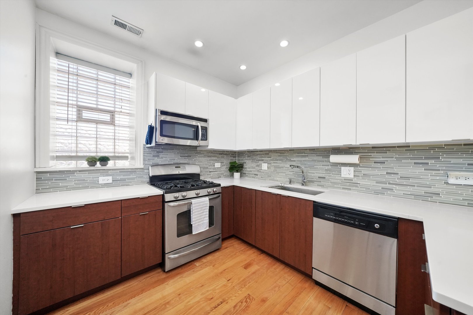 1064 N Milwaukee Avenue Unit: 3W