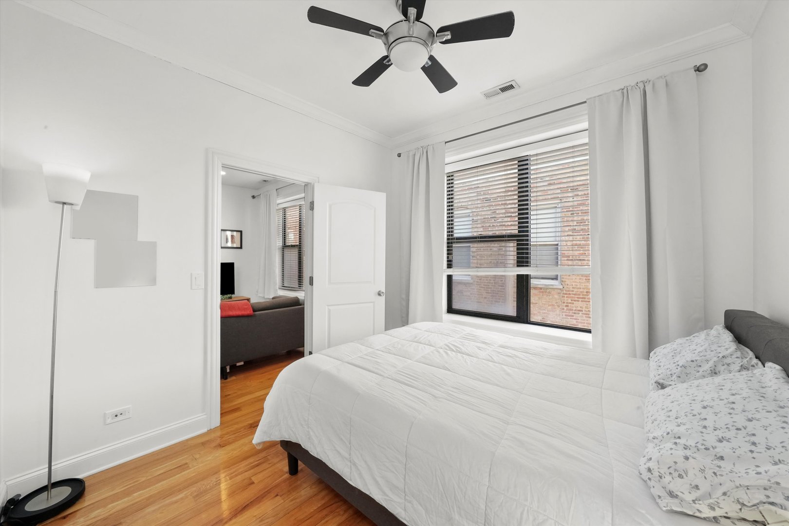 1064 N Milwaukee Avenue Unit: 3W