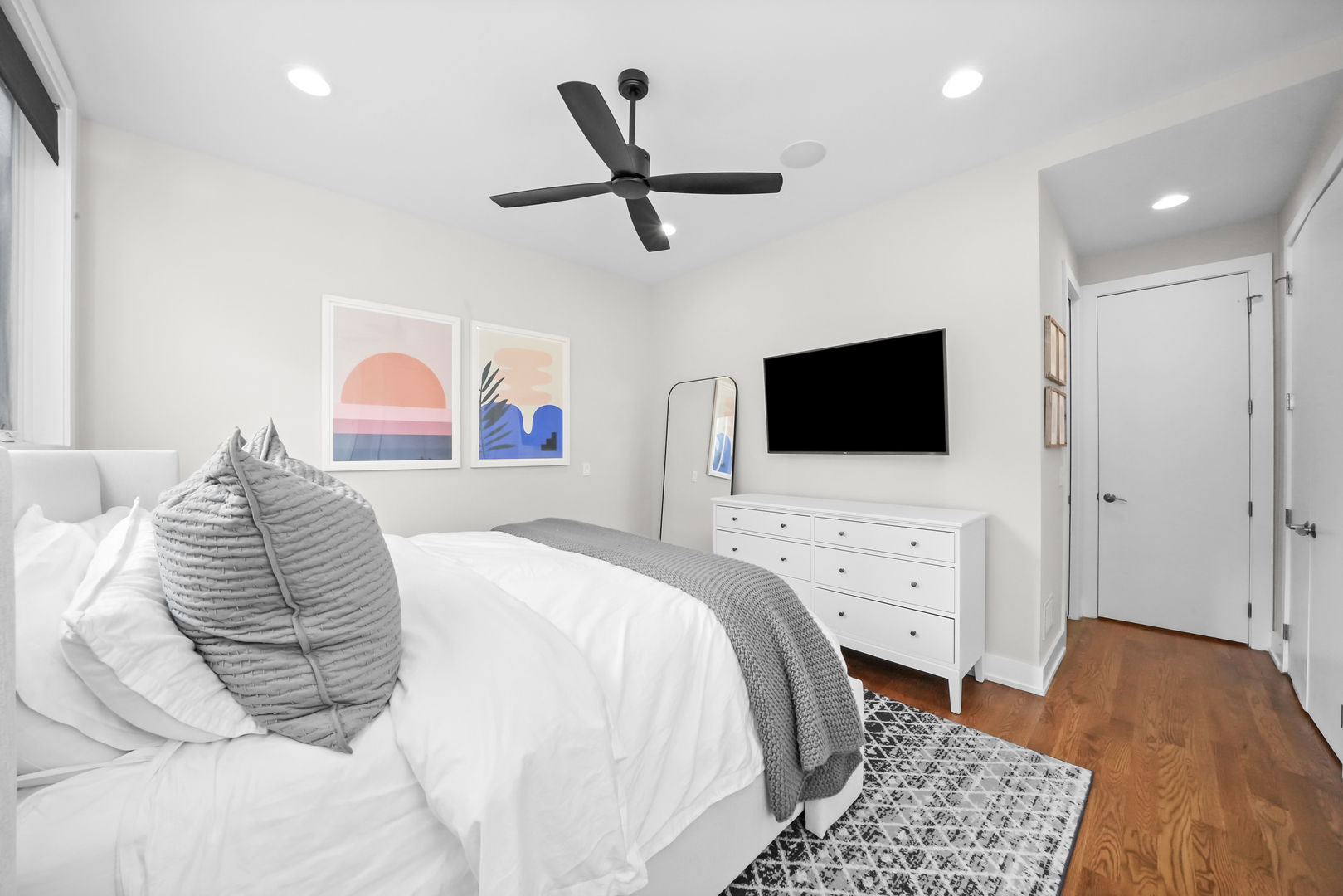 741 N ELIZABETH Street Unit: 1