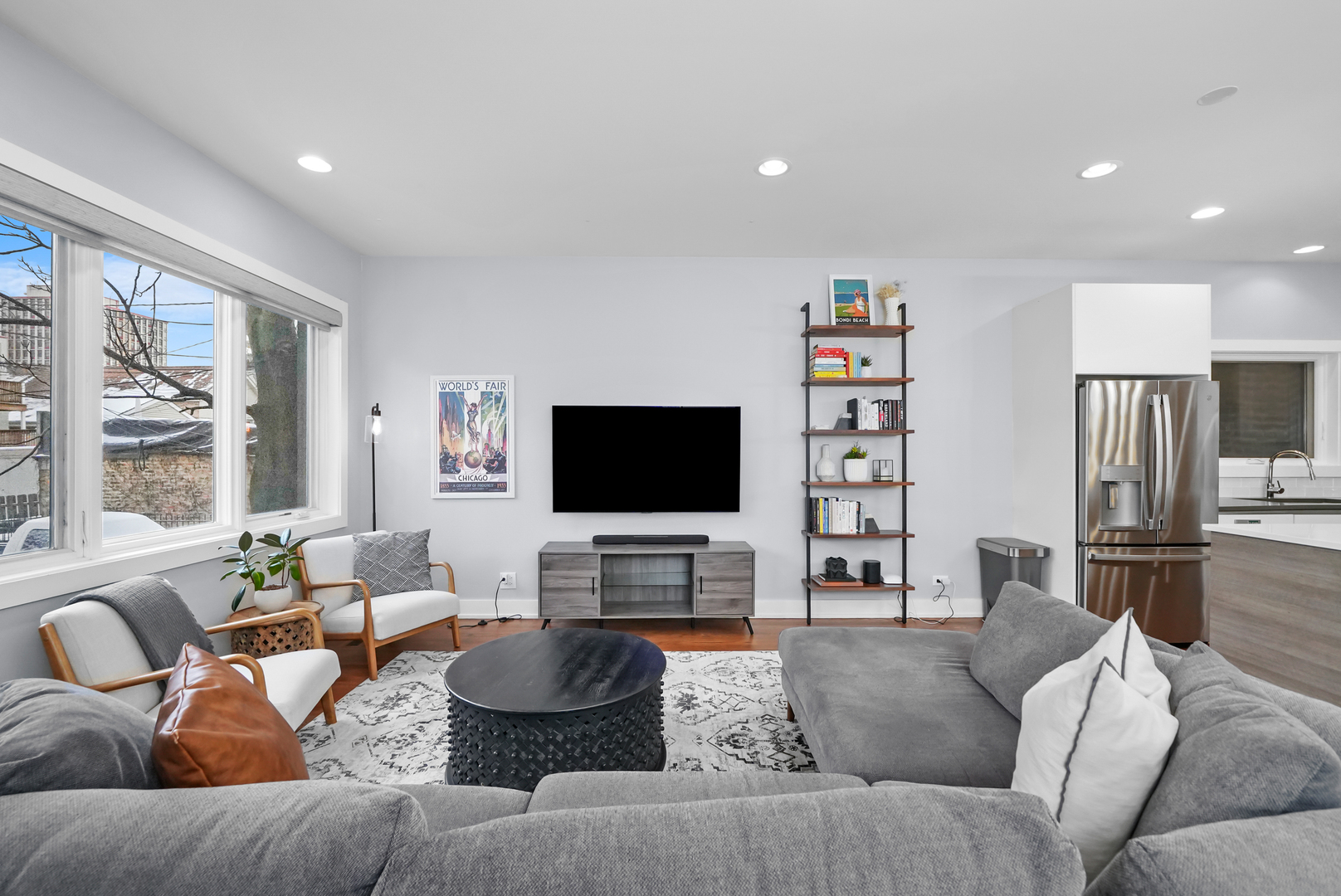 741 N ELIZABETH Street Unit: 1