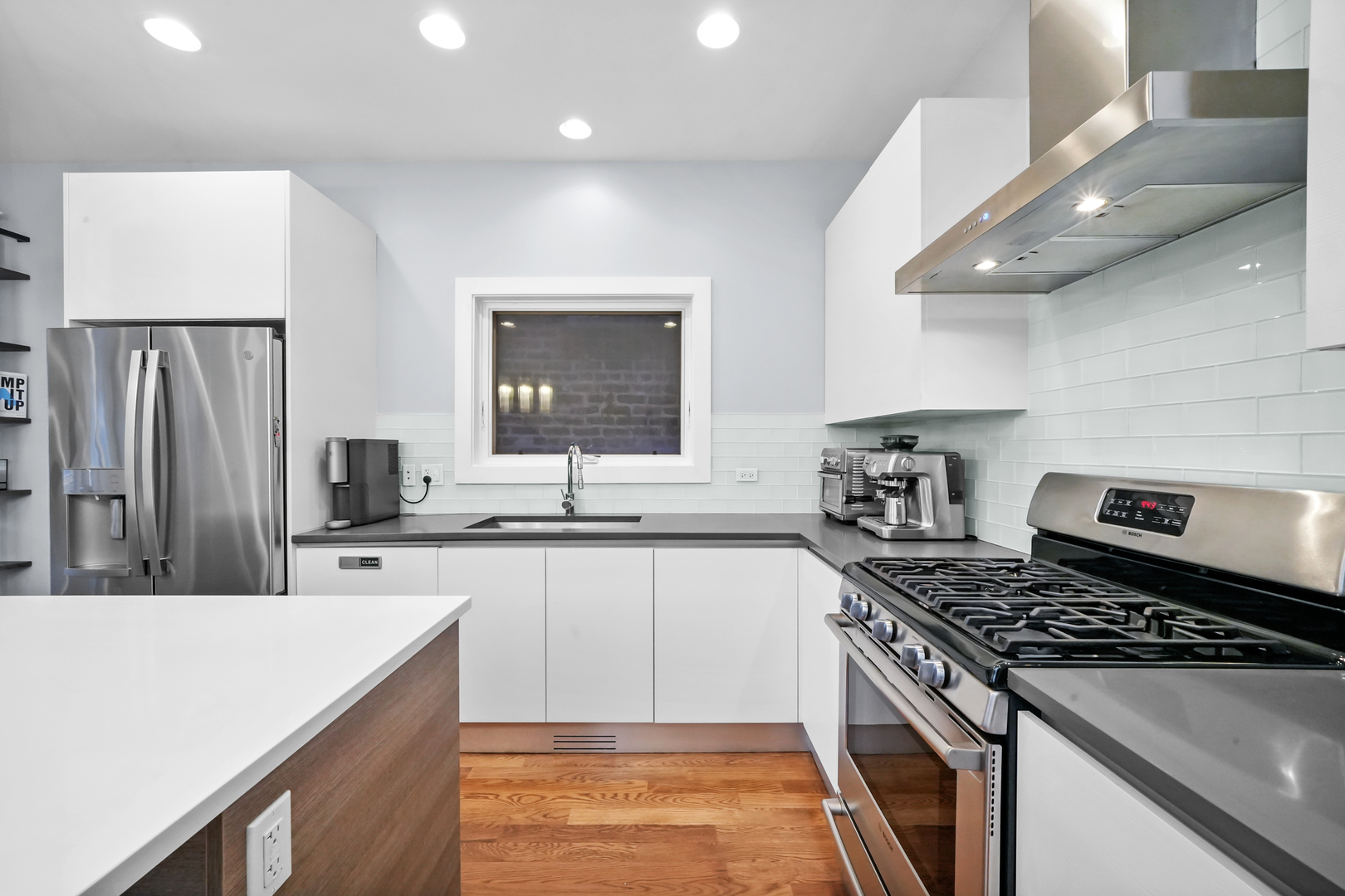 741 N ELIZABETH Street Unit: 1