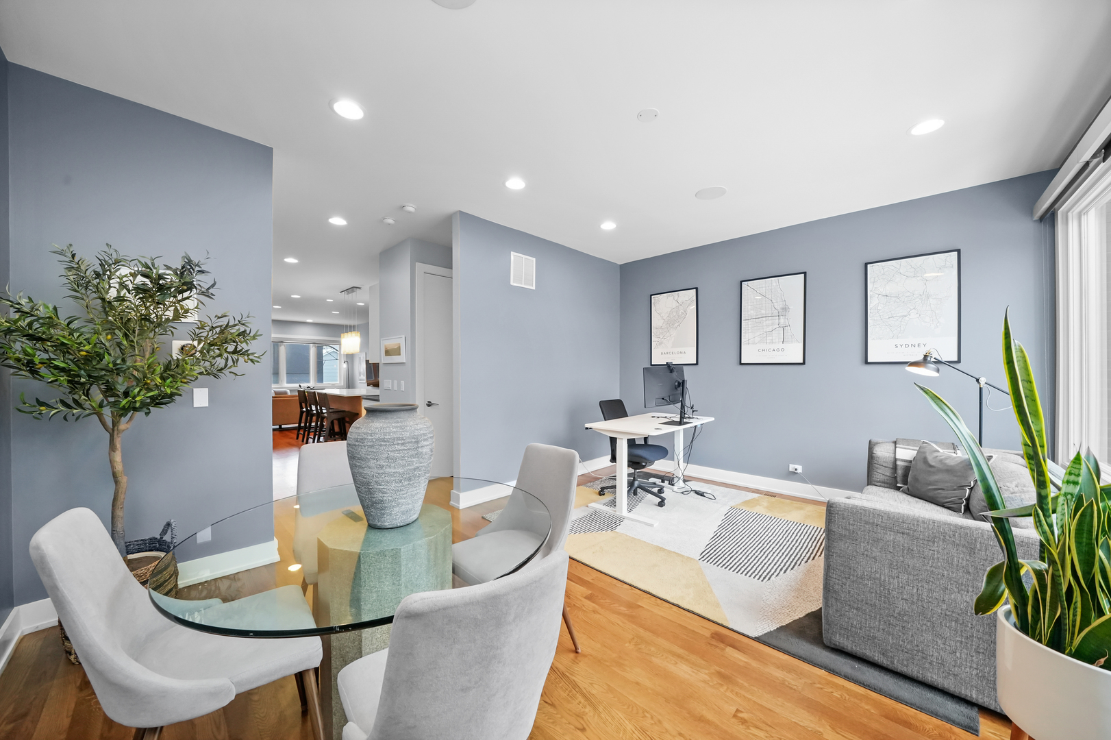 741 N ELIZABETH Street Unit: 1