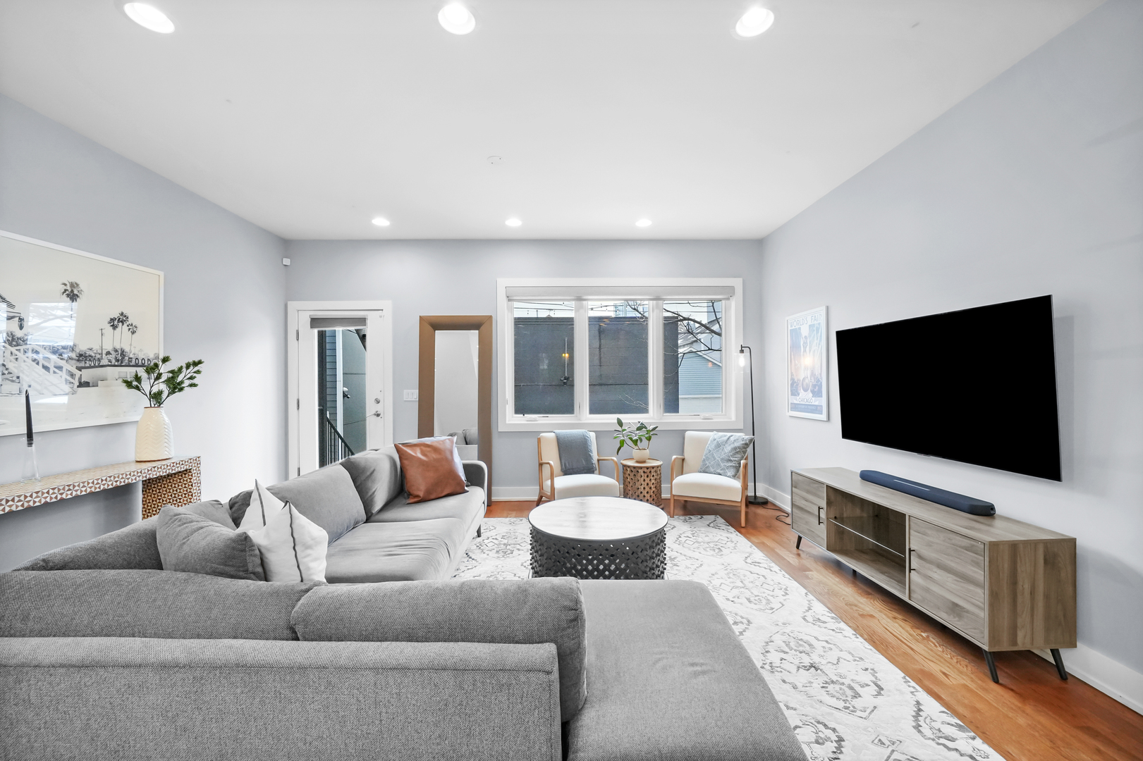 741 N ELIZABETH Street Unit: 1