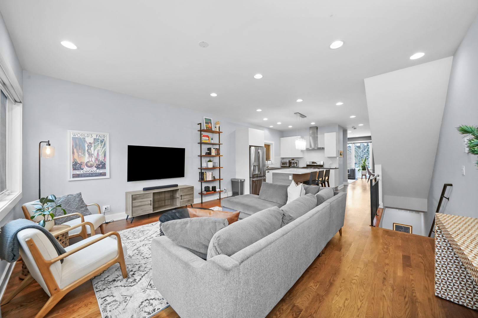 741 N ELIZABETH Street Unit: 1