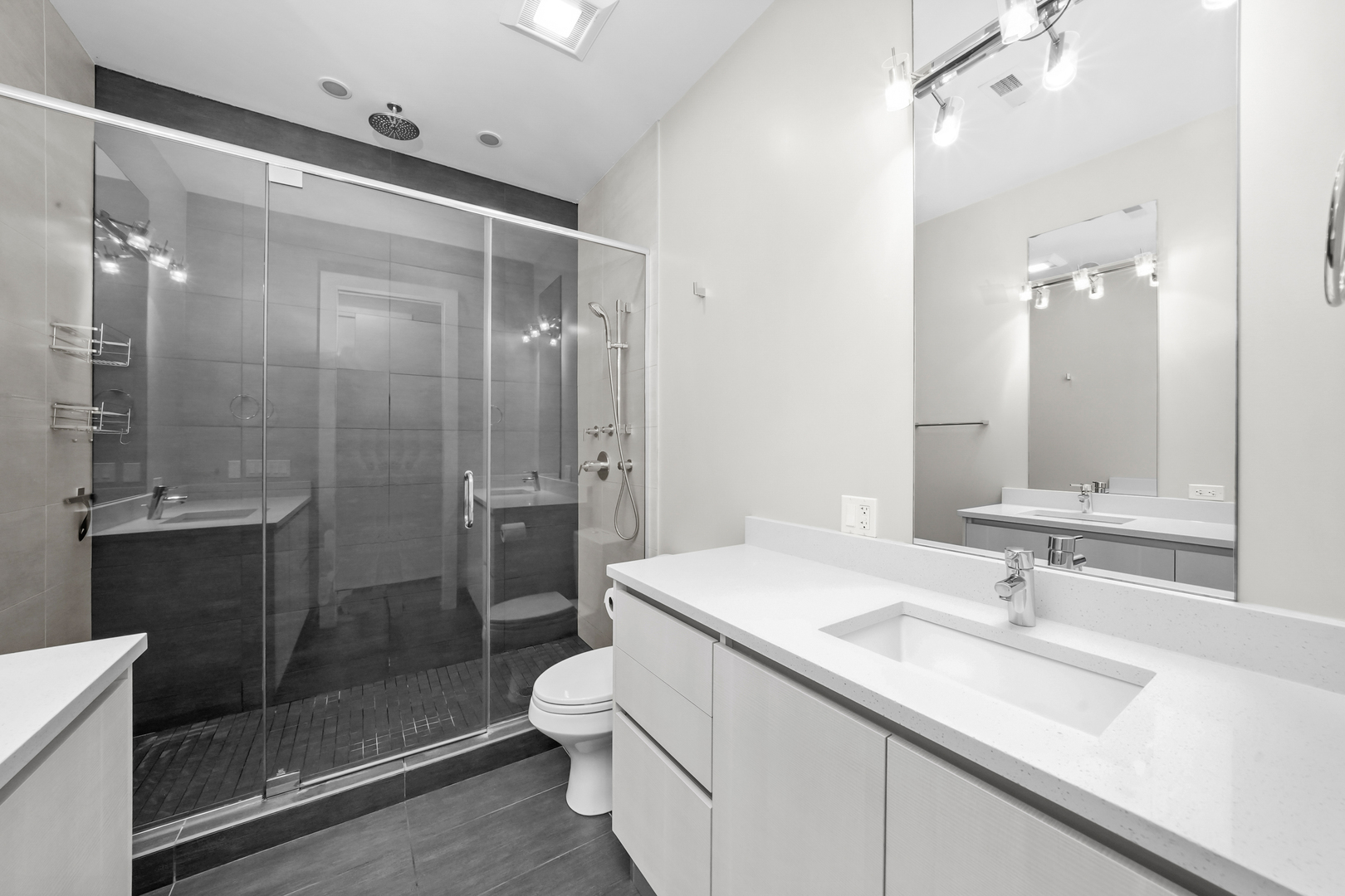 741 N ELIZABETH Street Unit: 1