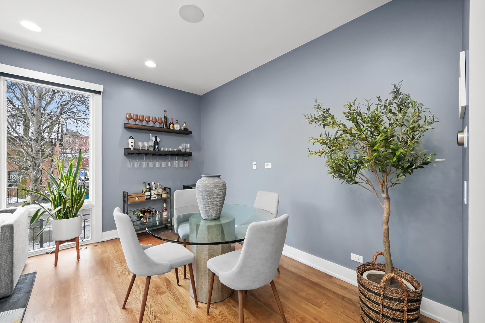 741 N ELIZABETH Street Unit: 1