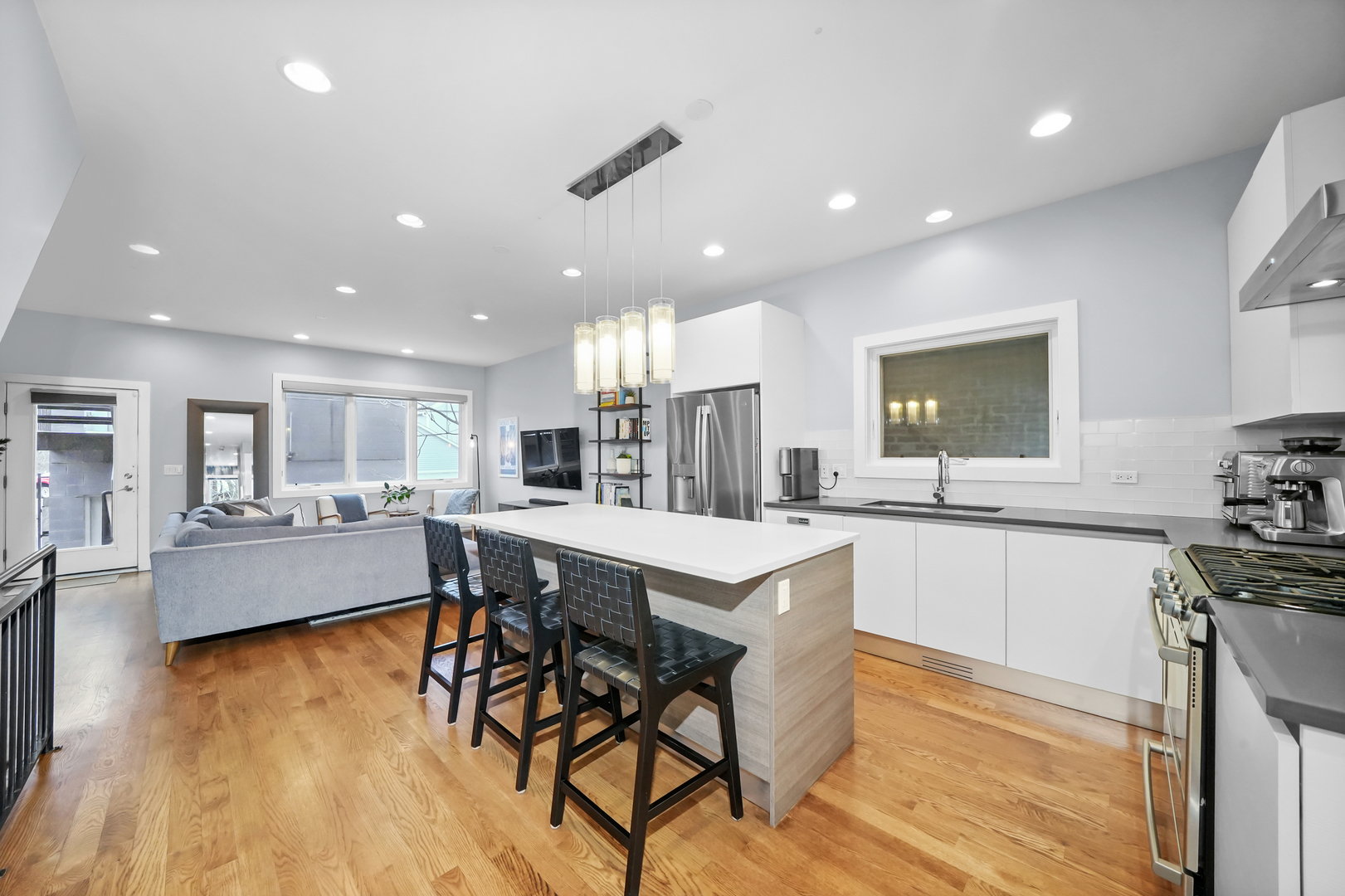 741 N ELIZABETH Street Unit: 1