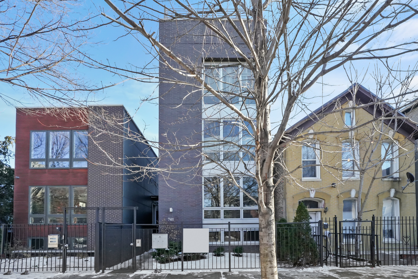 741 N ELIZABETH Street Unit: 1
