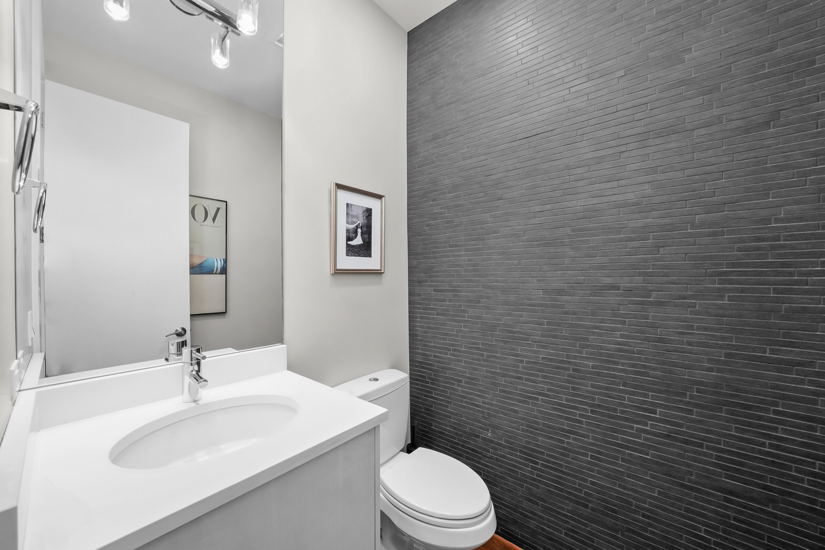 741 N ELIZABETH Street Unit: 1
