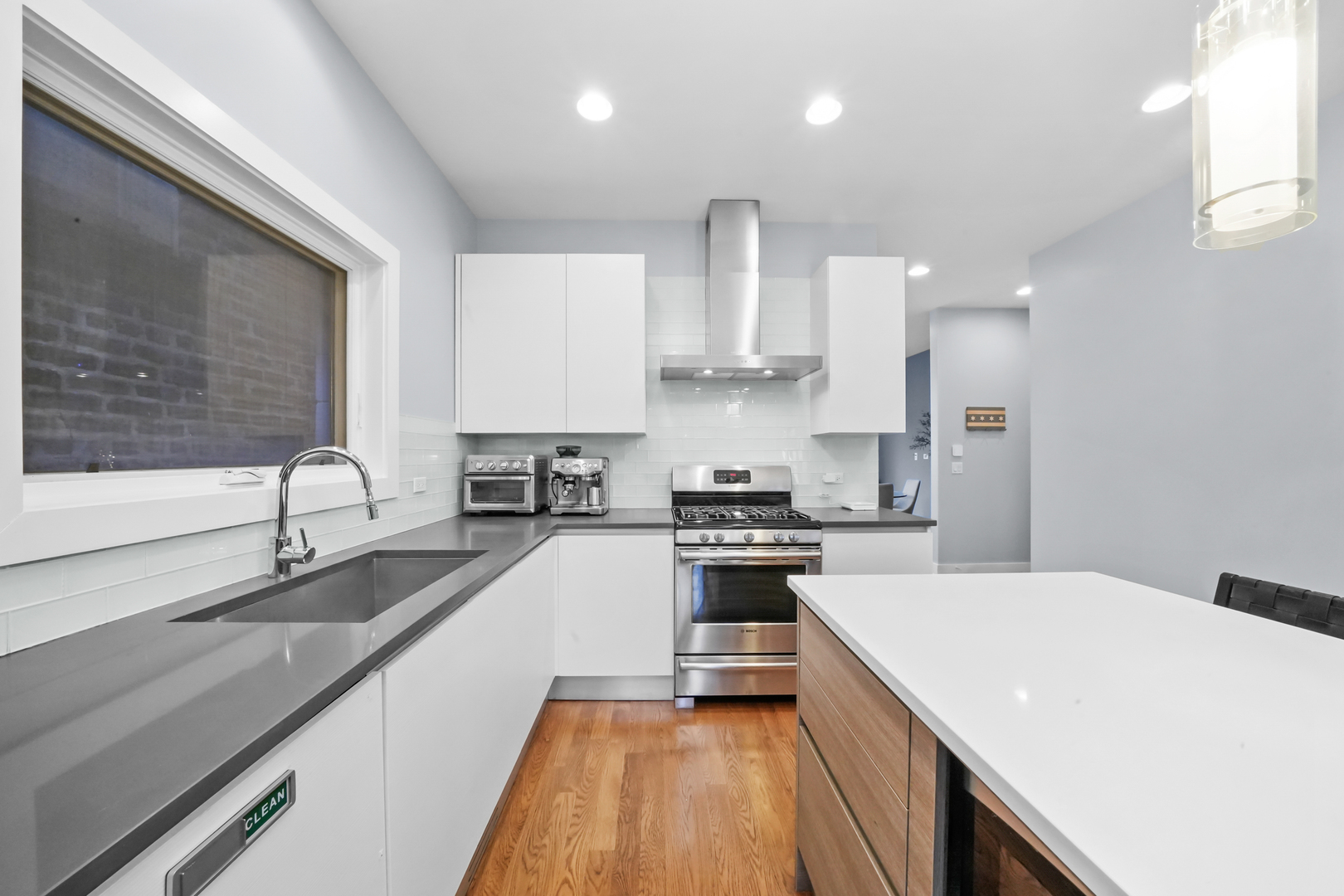 741 N ELIZABETH Street Unit: 1