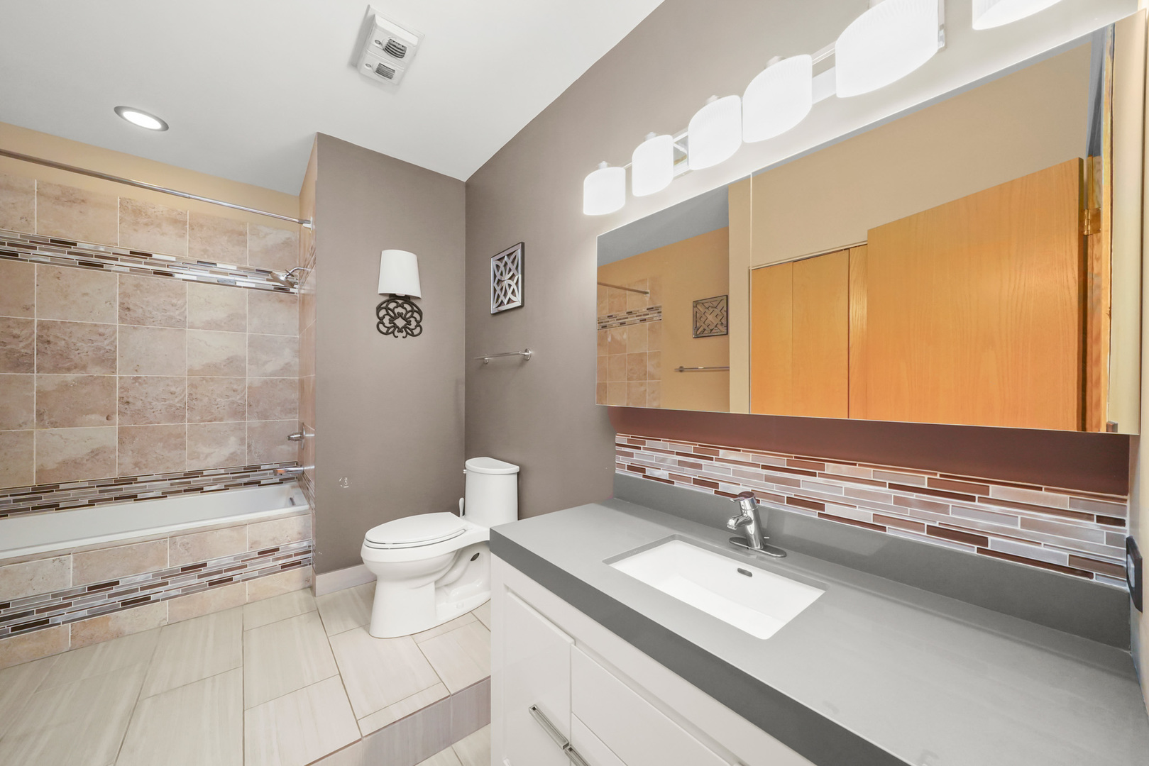 910 S MICHIGAN Avenue Unit: 519