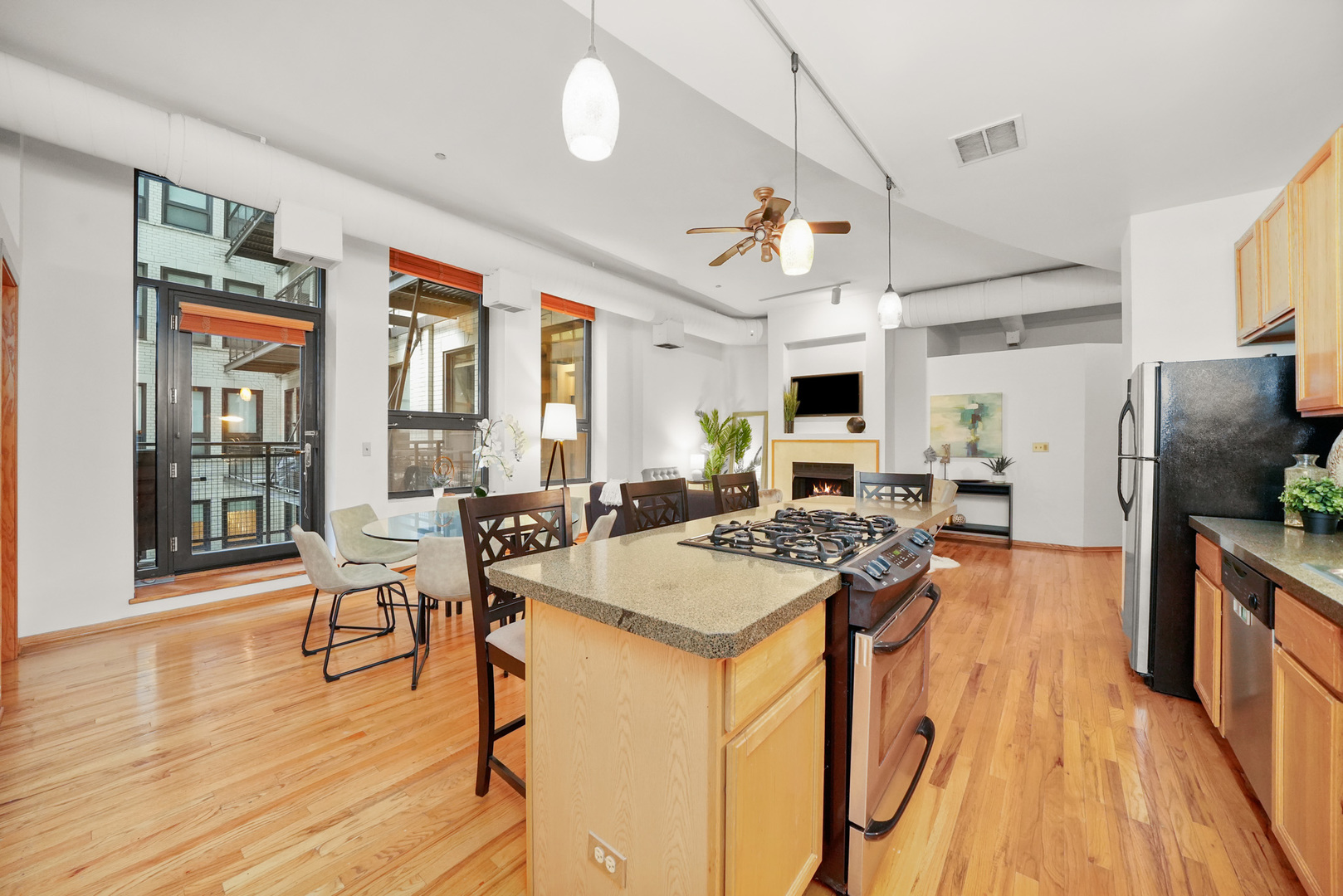 910 S MICHIGAN Avenue Unit: 519