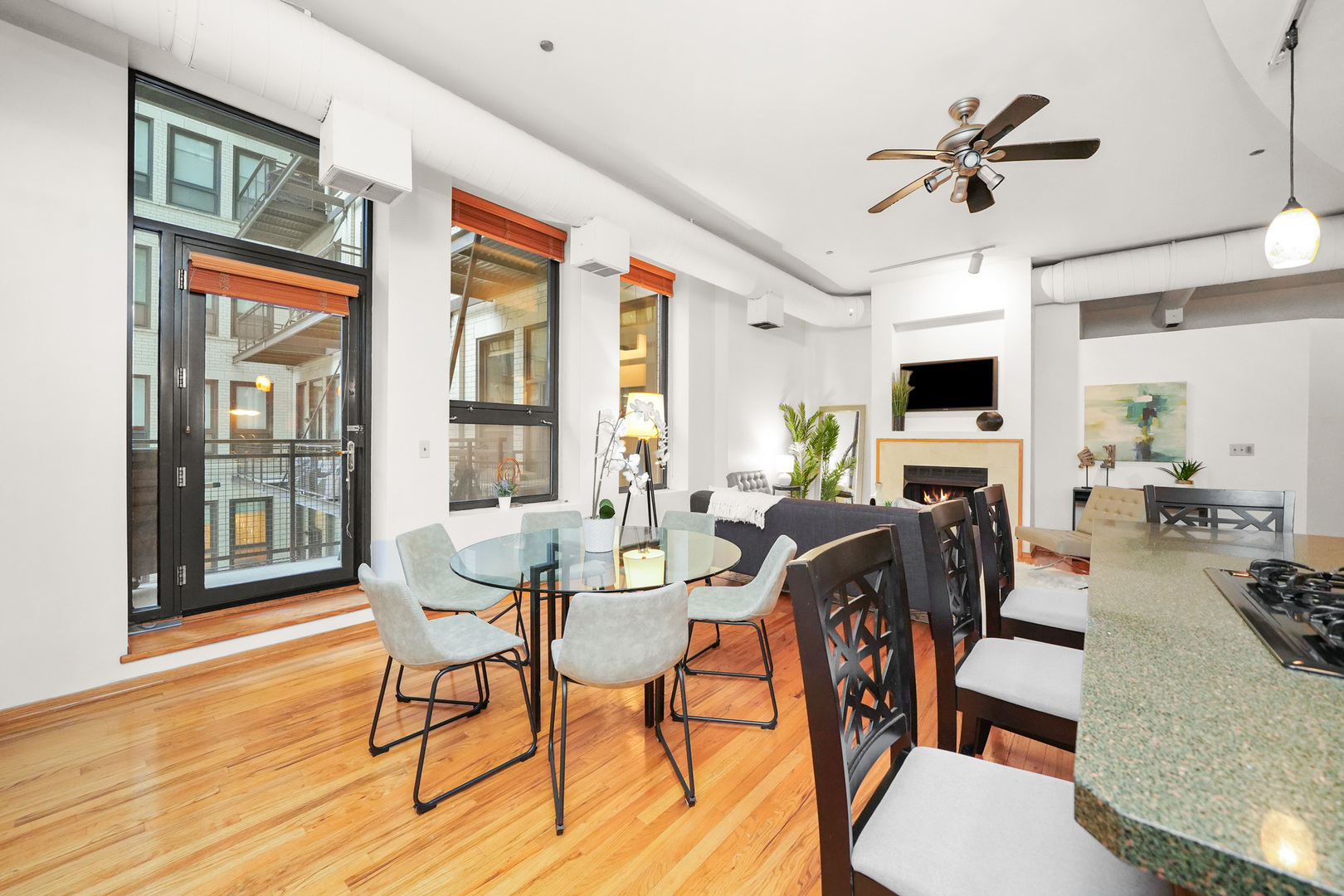 910 S MICHIGAN Avenue Unit: 519