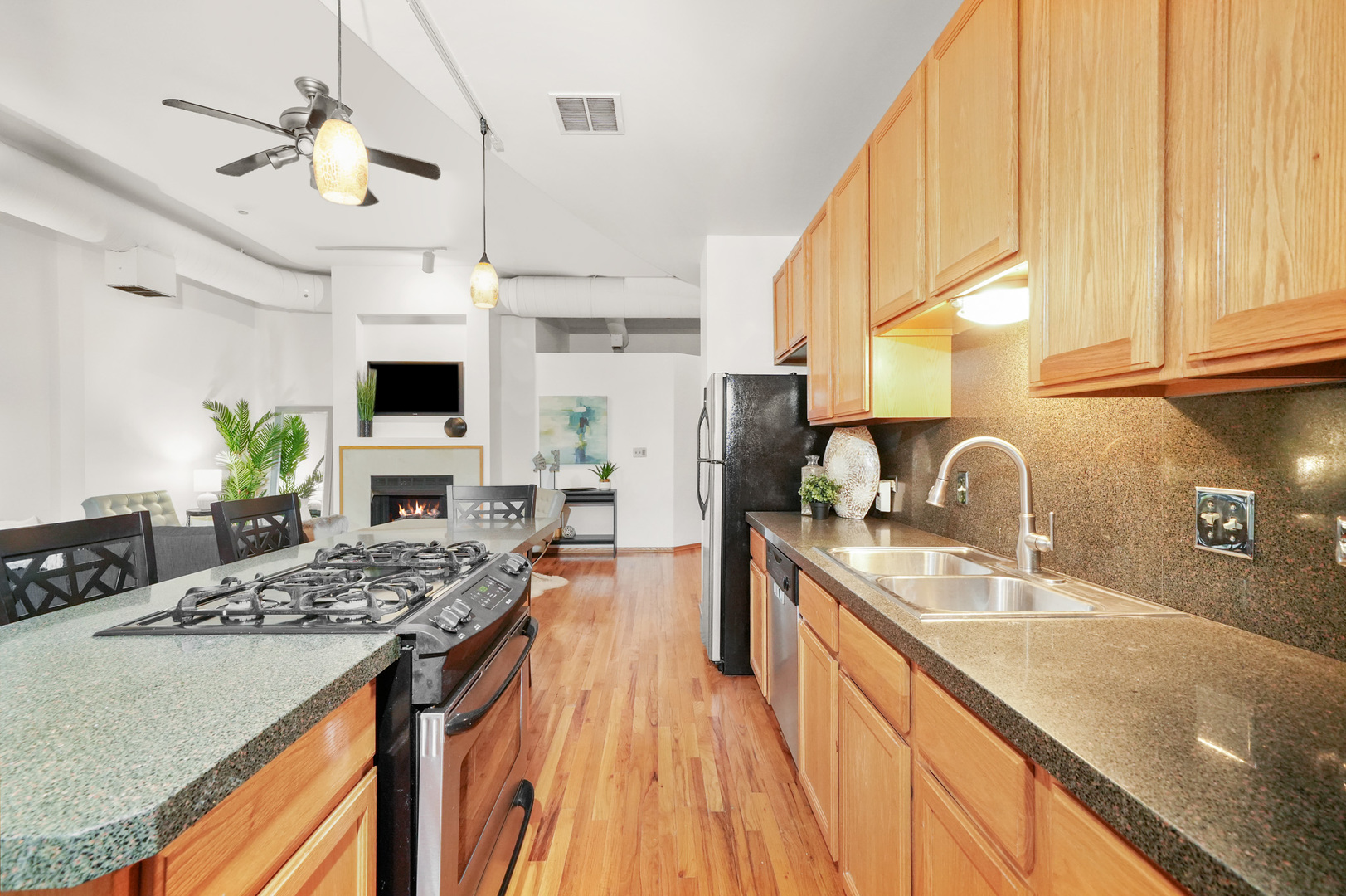 910 S MICHIGAN Avenue Unit: 519