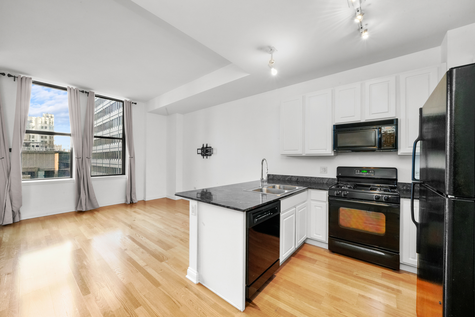 8 W Monroe Street Unit: 1401