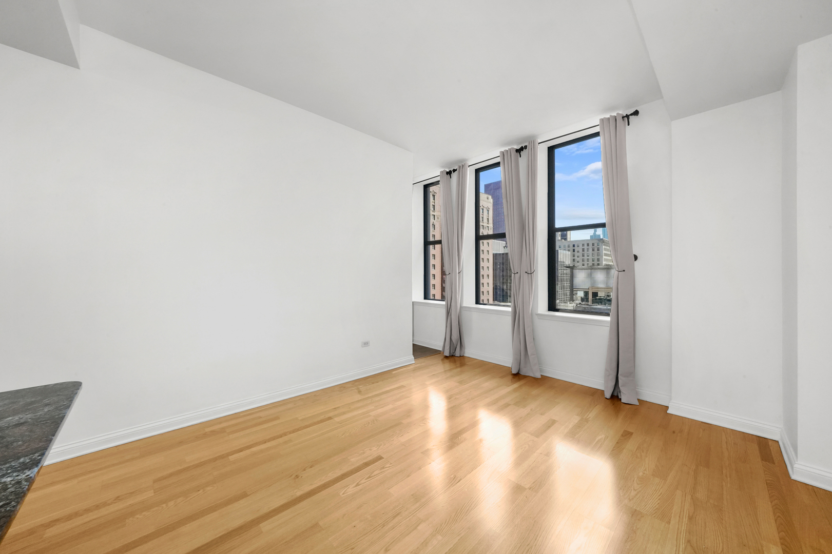 8 W Monroe Street Unit: 1401