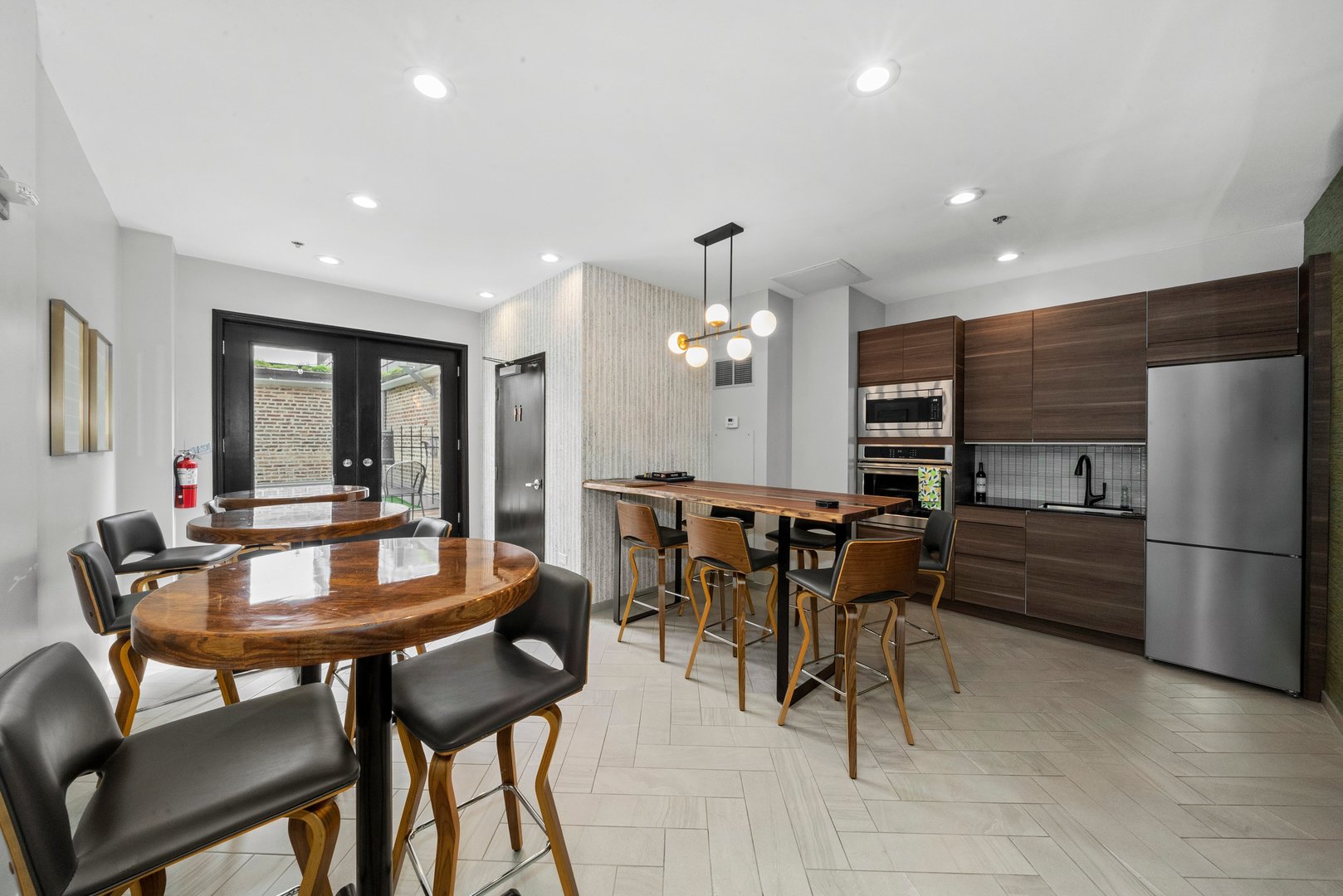 8 W Monroe Street Unit: 1401