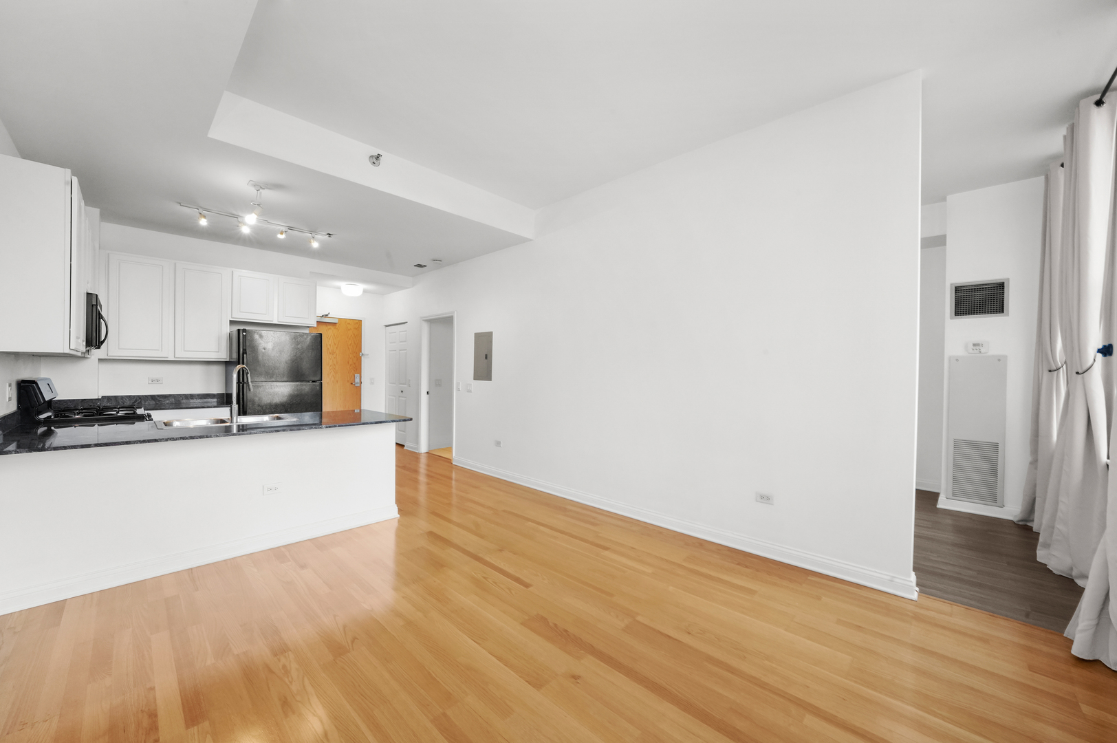 8 W Monroe Street Unit: 1401