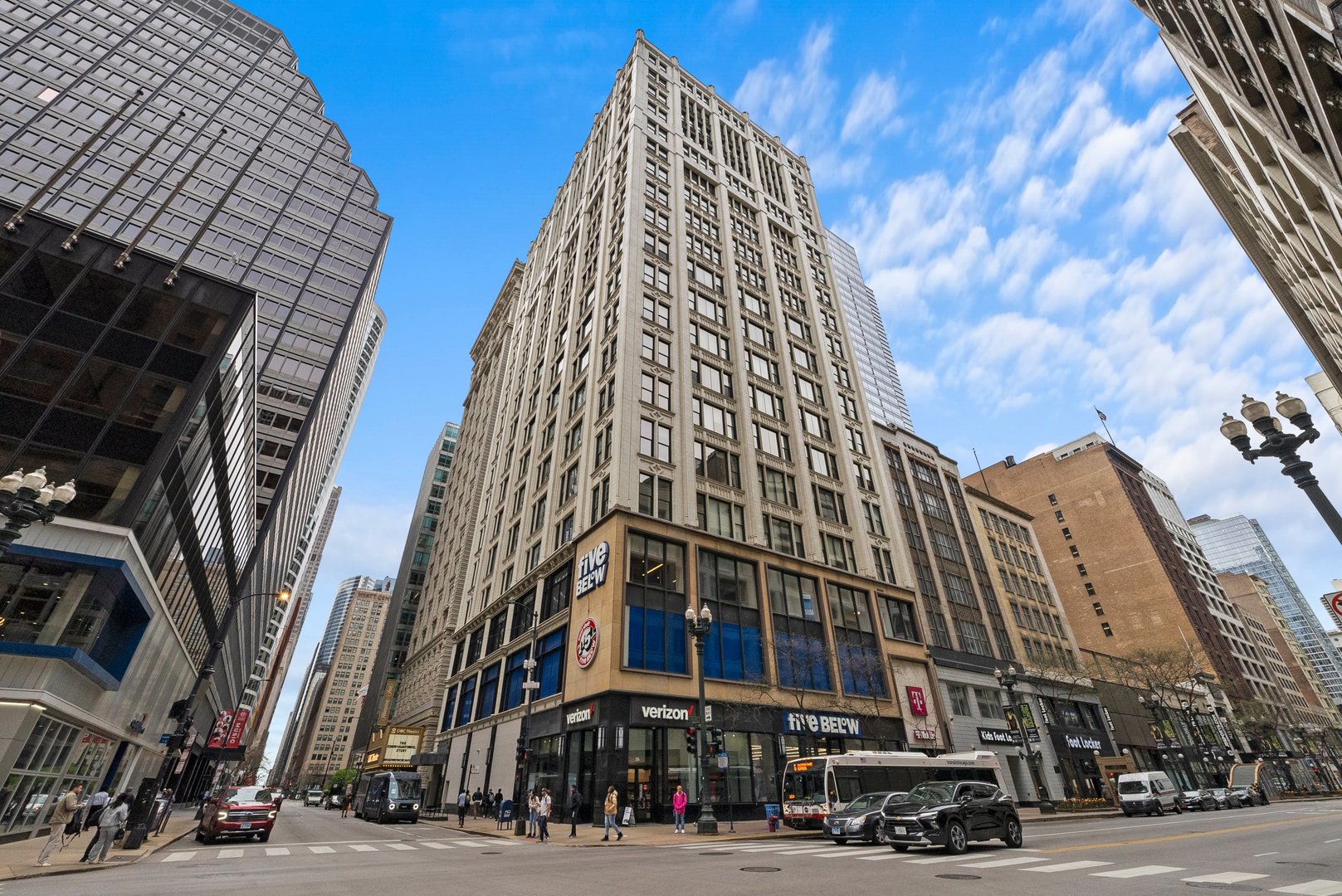 8 W Monroe Street Unit: 1401