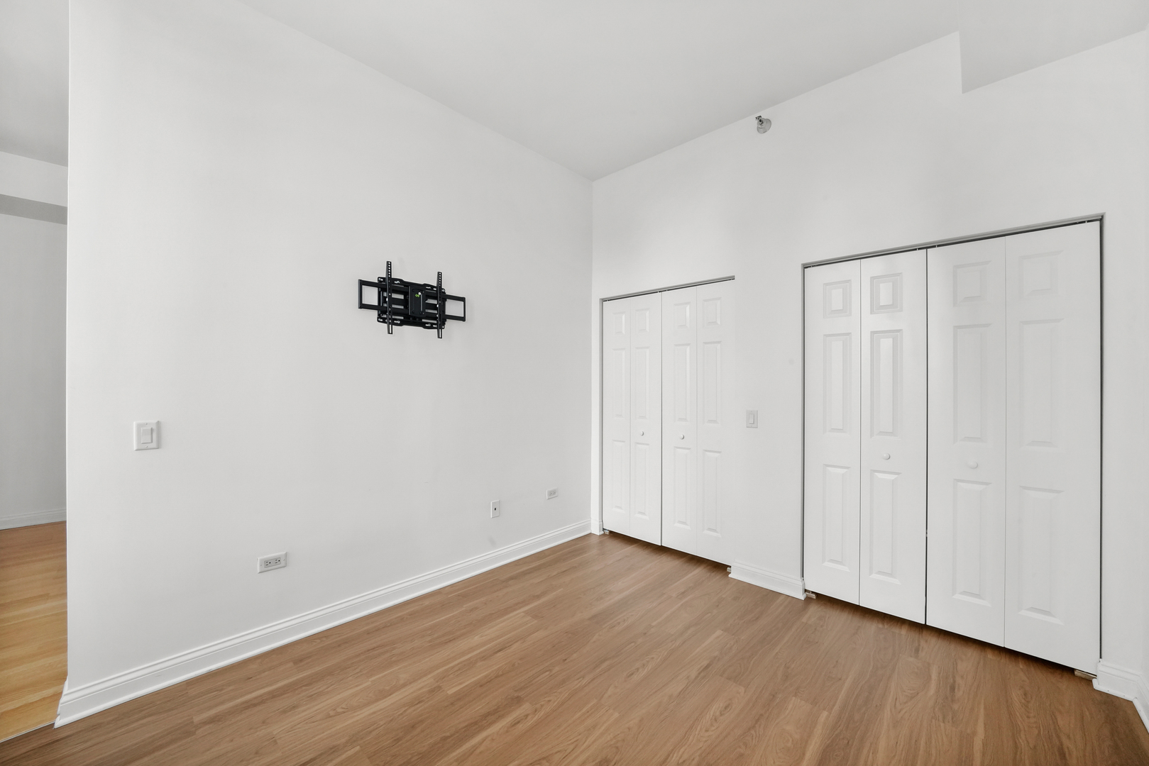 8 W Monroe Street Unit: 1401