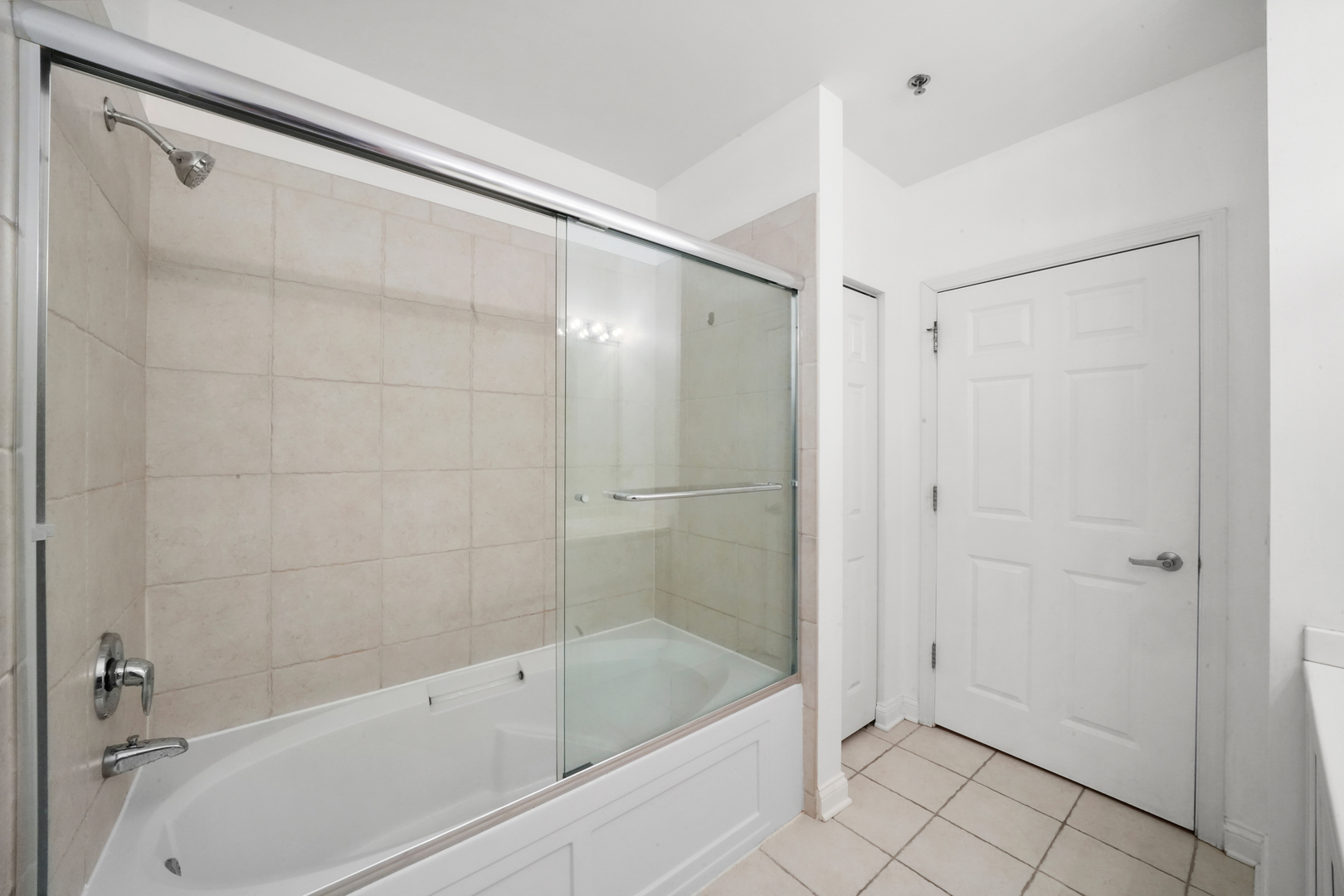 8 W Monroe Street Unit: 1401