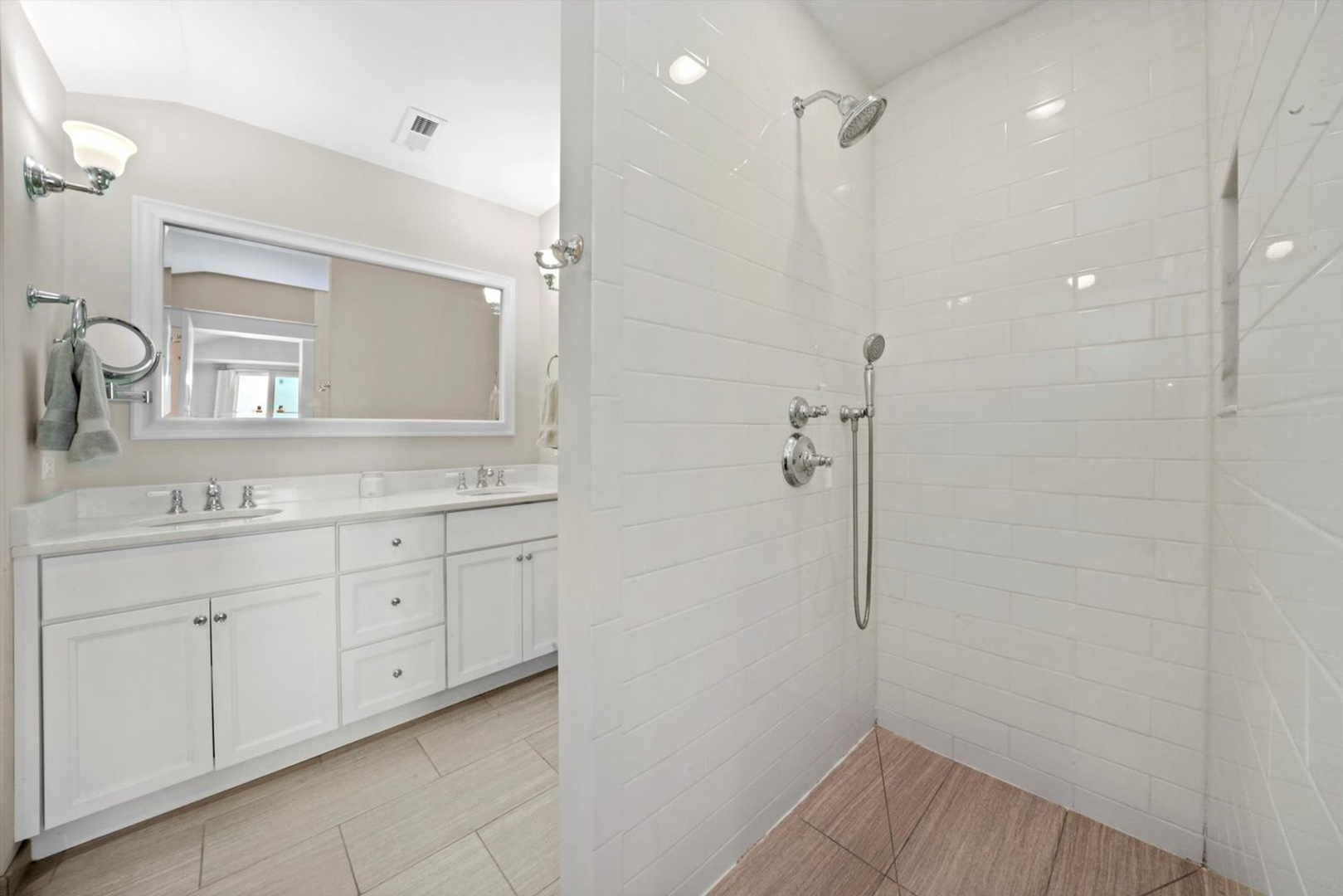 1316 W Fletcher Street Unit: 3E