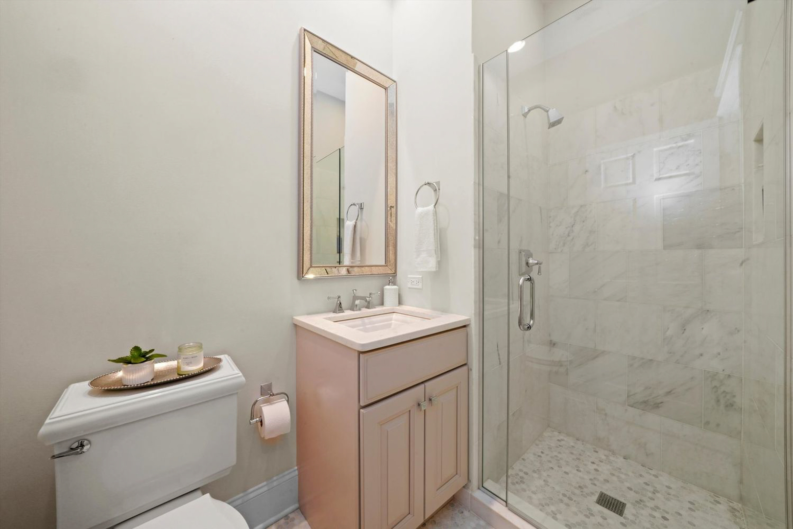 1316 W Fletcher Street Unit: 3E