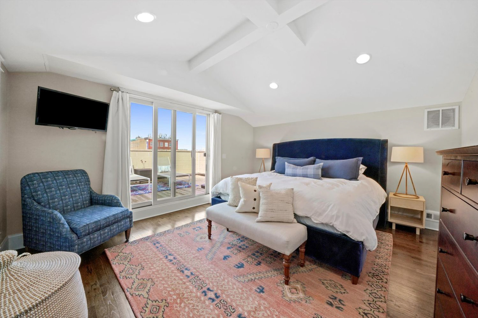 1316 W Fletcher Street Unit: 3E