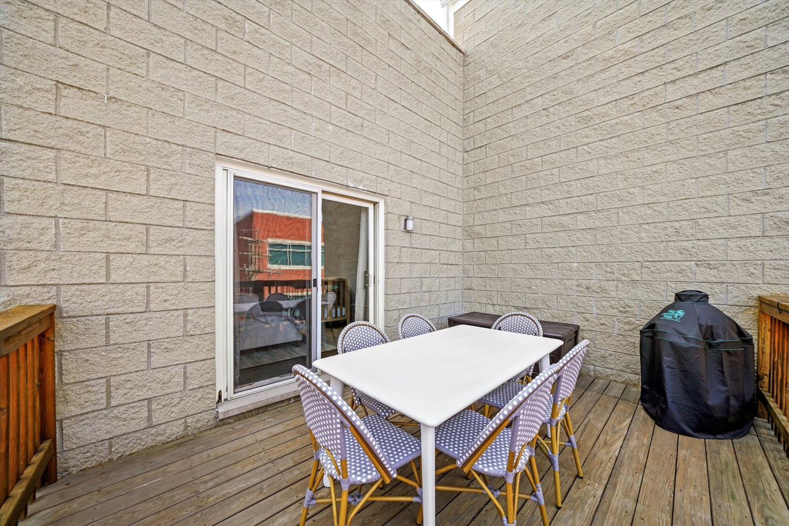 1316 W Fletcher Street Unit: 3E