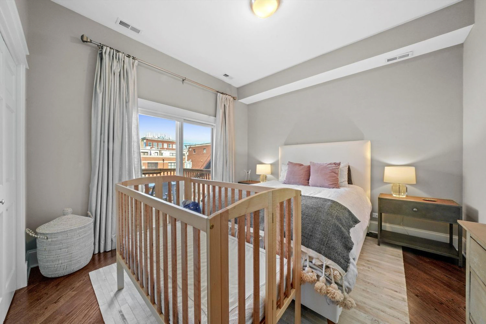1316 W Fletcher Street Unit: 3E