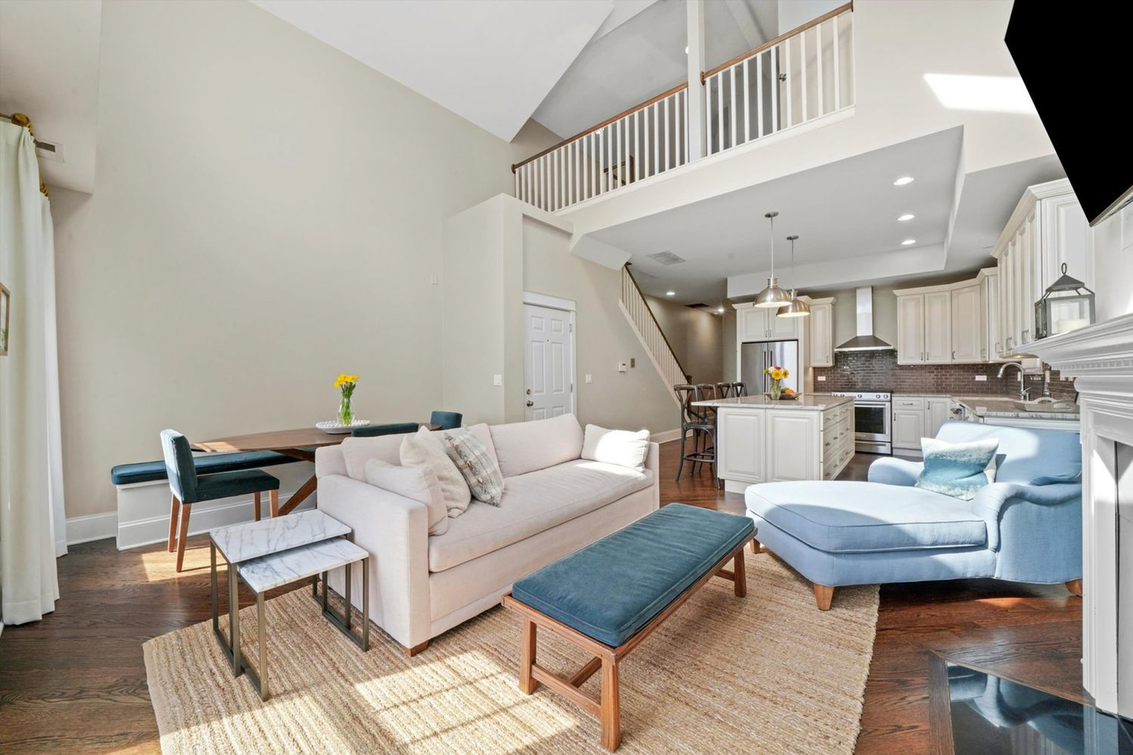 1316 W Fletcher Street Unit: 3E