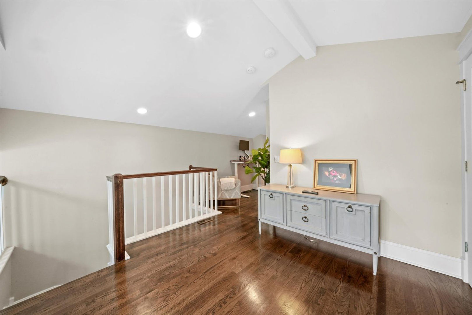 1316 W Fletcher Street Unit: 3E