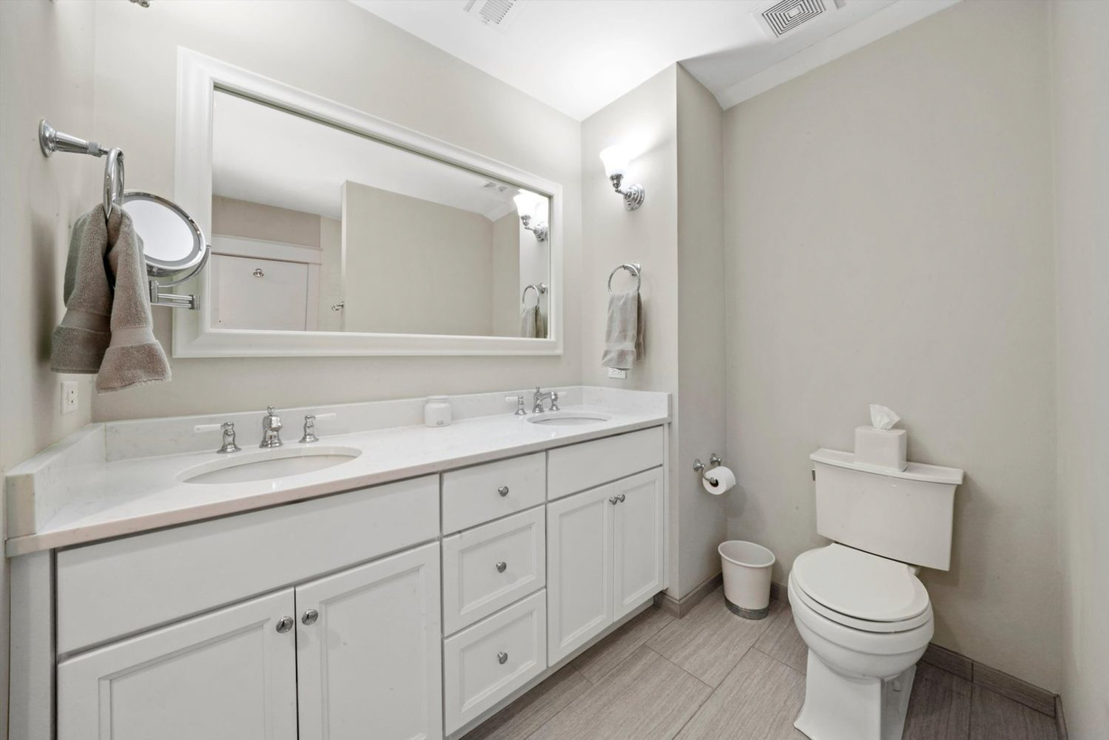 1316 W Fletcher Street Unit: 3E