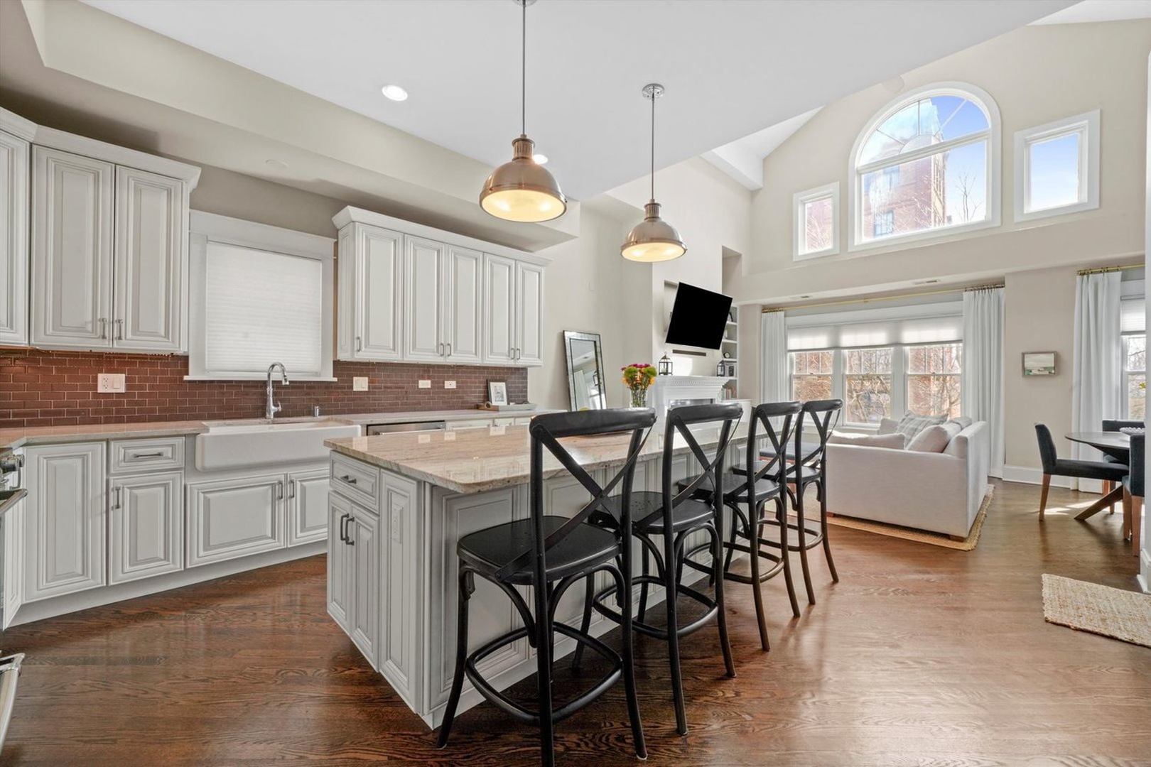 1316 W Fletcher Street Unit: 3E